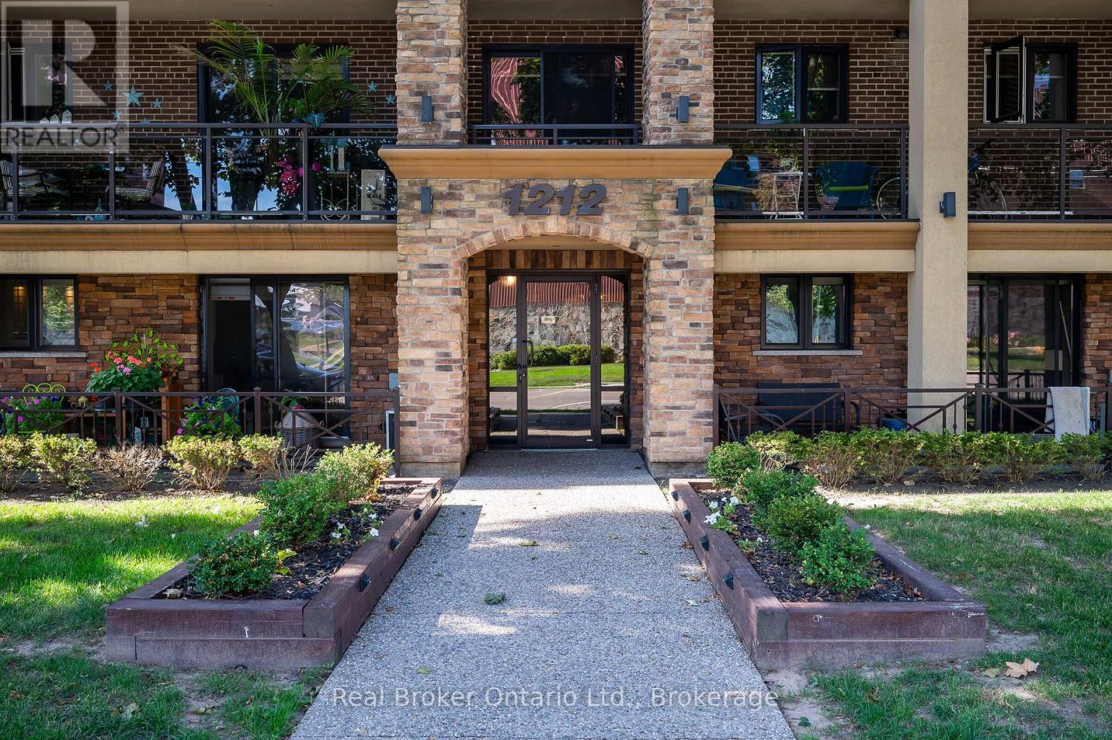 Photo 2 of 303 1212 Fennell Avenue E, Hamilton ON