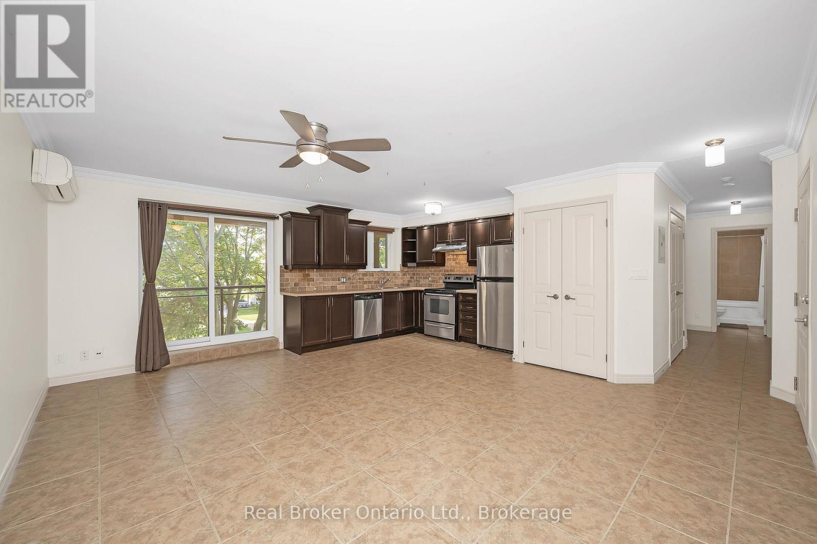 Photo 8 of 303 1212 Fennell Avenue E, Hamilton ON
