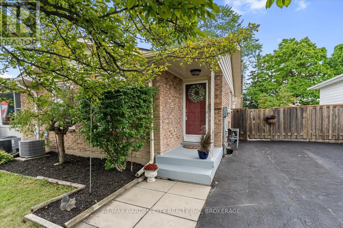 Photo 1 of 68 Barrington Drive, Welland ON