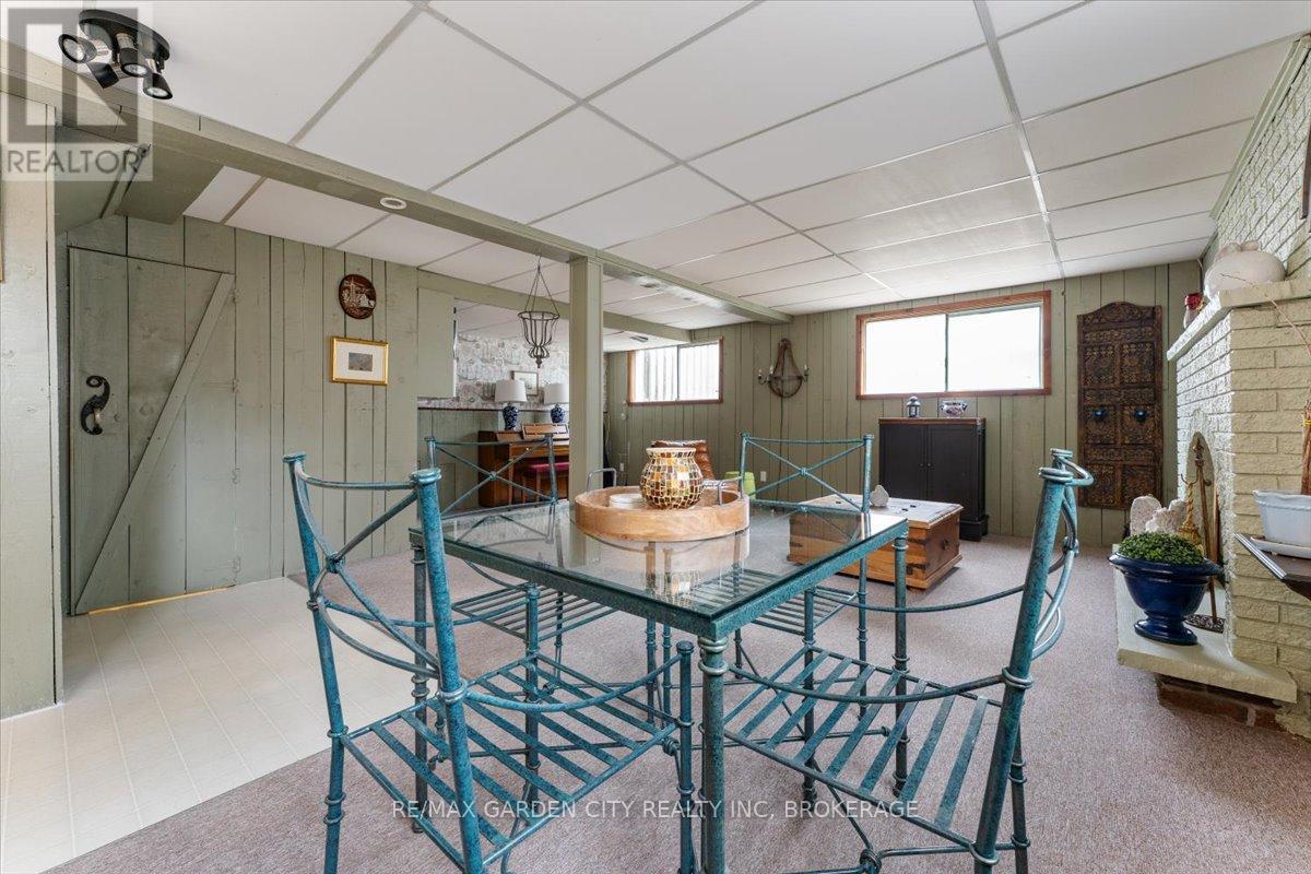 Photo 18 of 68 Barrington Drive, Welland ON