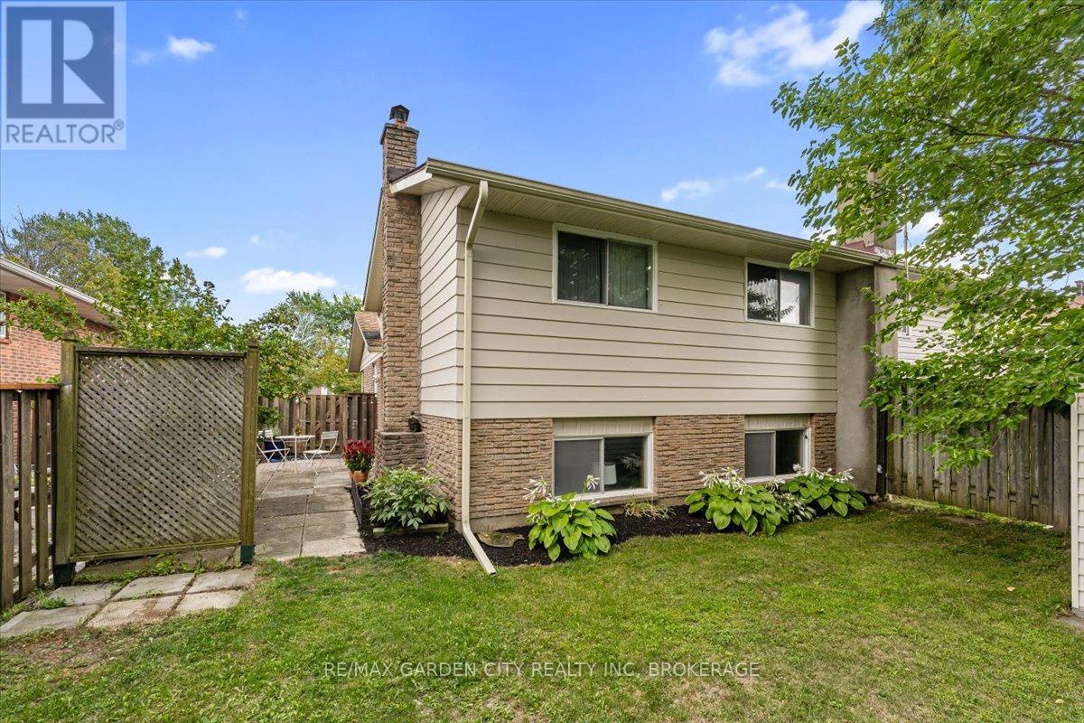 Photo 31 of 68 Barrington Drive, Welland ON