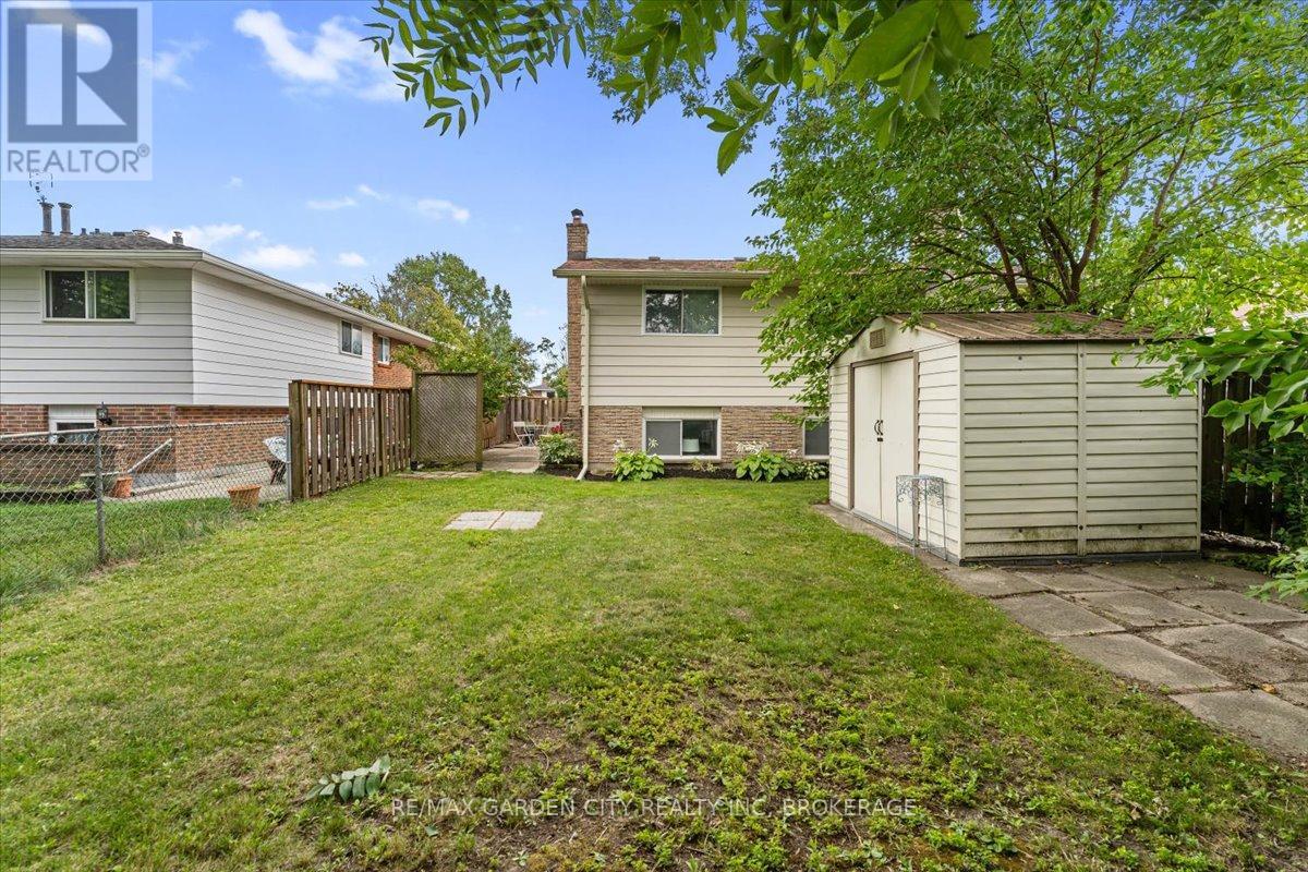 Photo 33 of 68 Barrington Drive, Welland ON