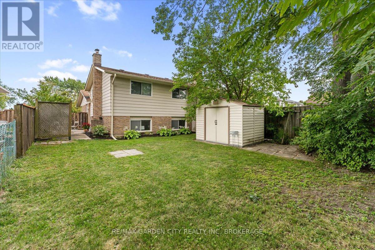 Photo 34 of 68 Barrington Drive, Welland ON