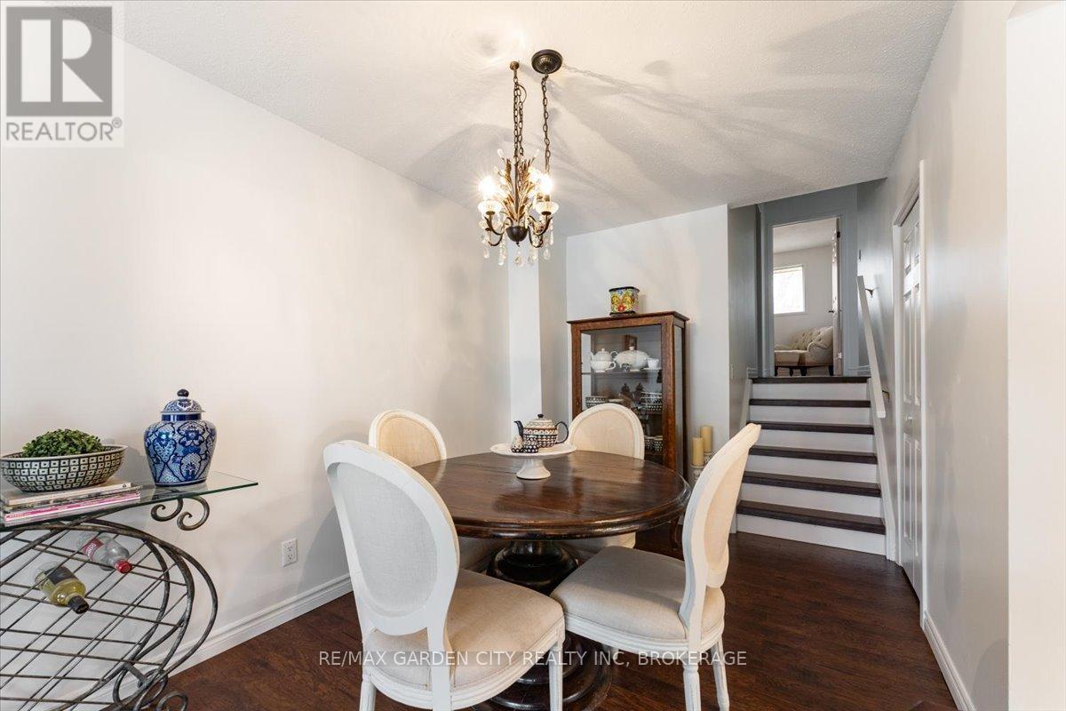 Photo 9 of 68 Barrington Drive, Welland ON
