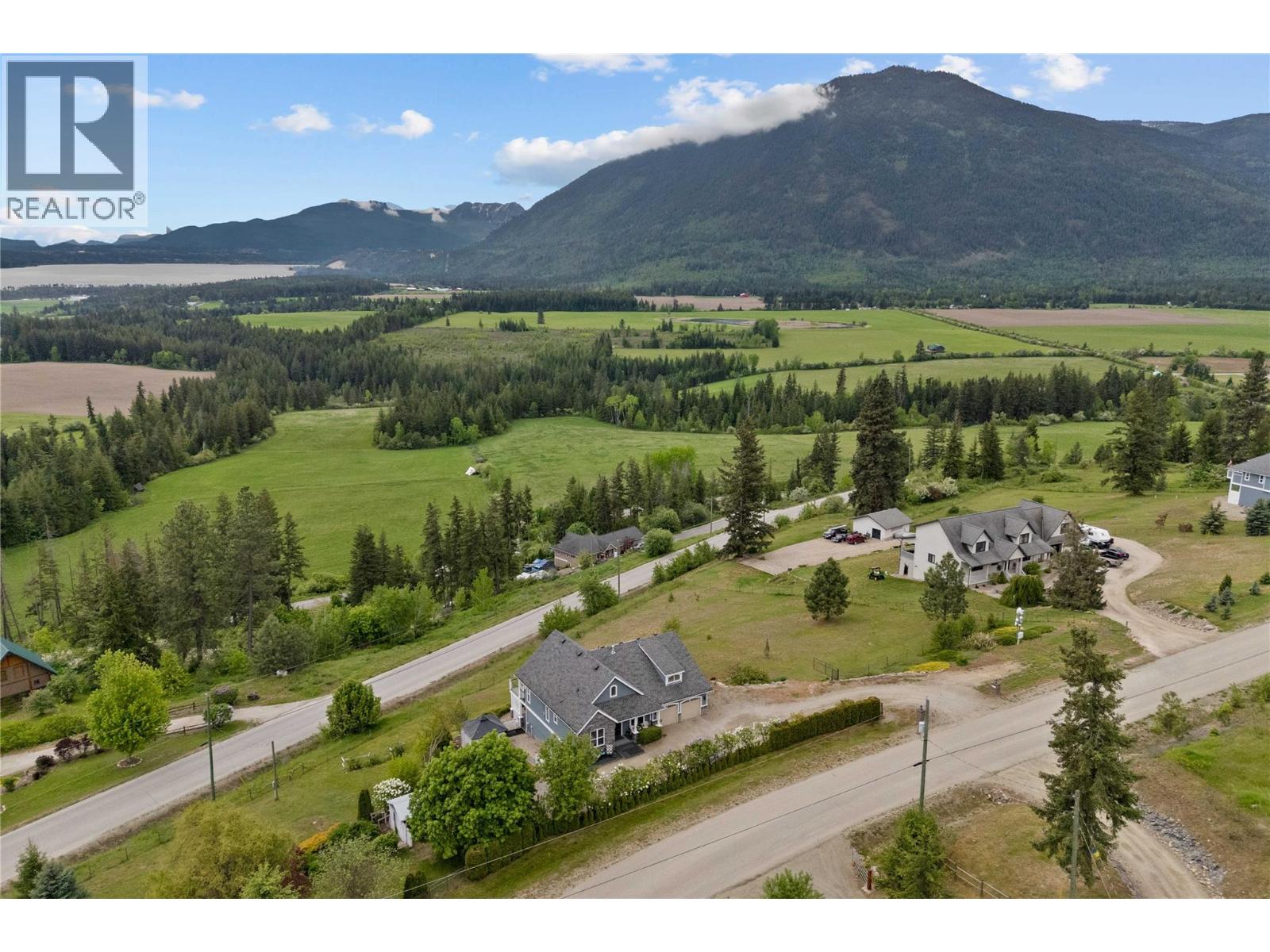 Photo 4 of 2754 Sun Ridge Place, Tappen BC