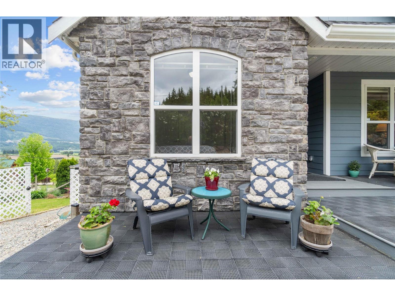 Photo 8 of 2754 Sun Ridge Place, Tappen BC