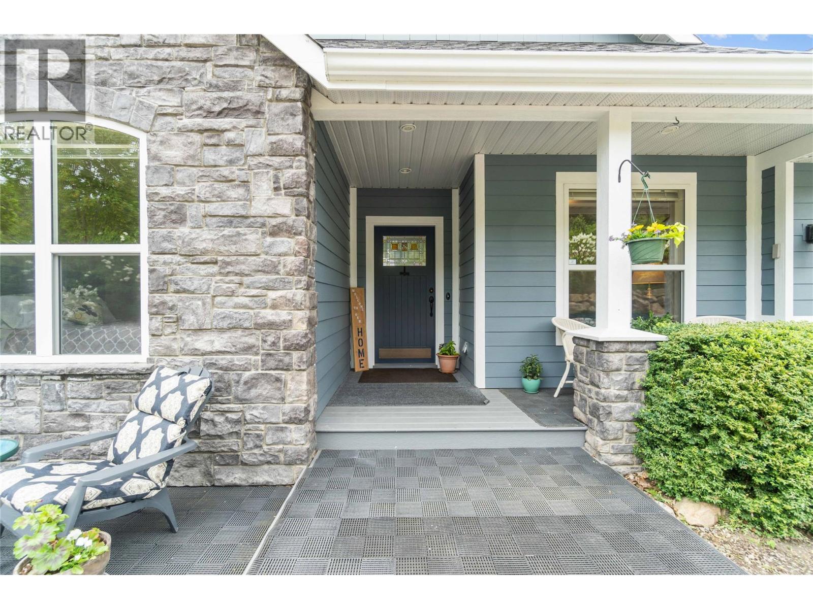Photo 9 of 2754 Sun Ridge Place, Tappen BC