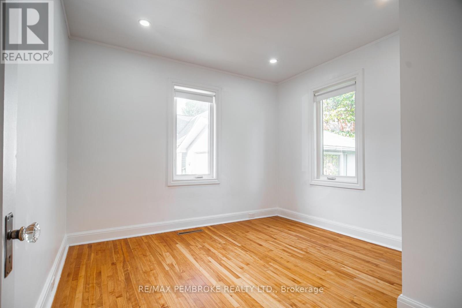 Photo 18 of 382 Mary Street, Pembroke ON