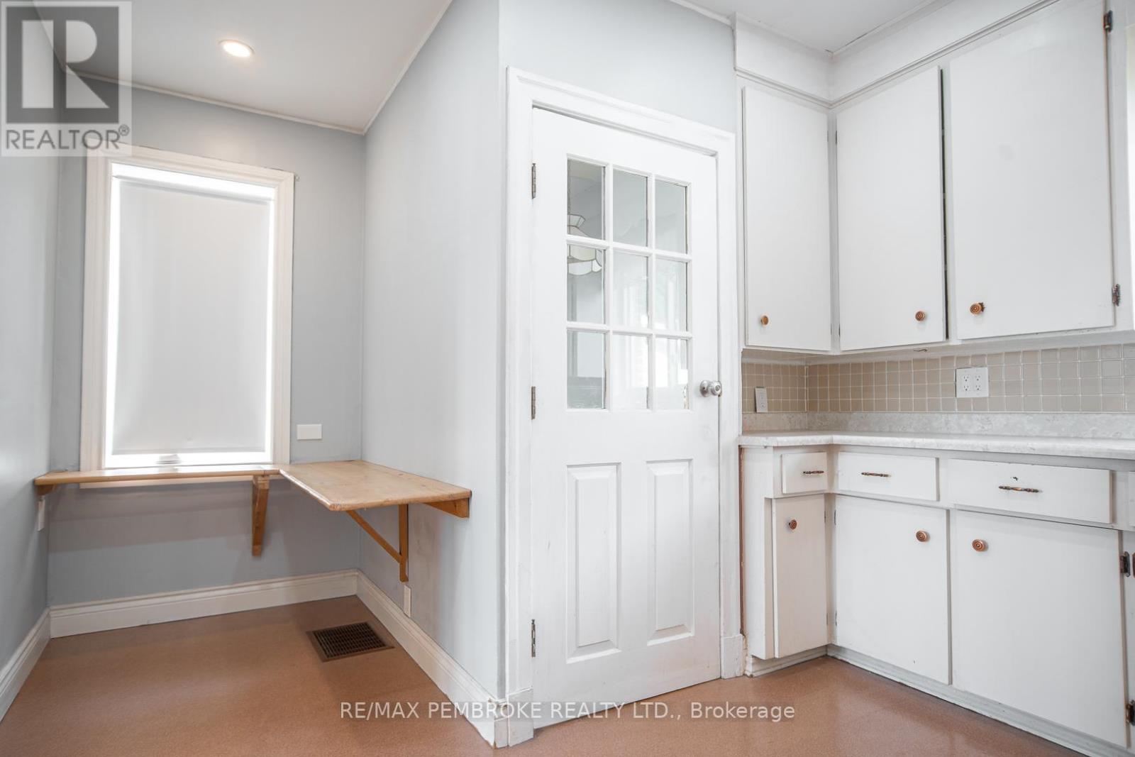 Photo 12 of 382 Mary Street, Pembroke ON
