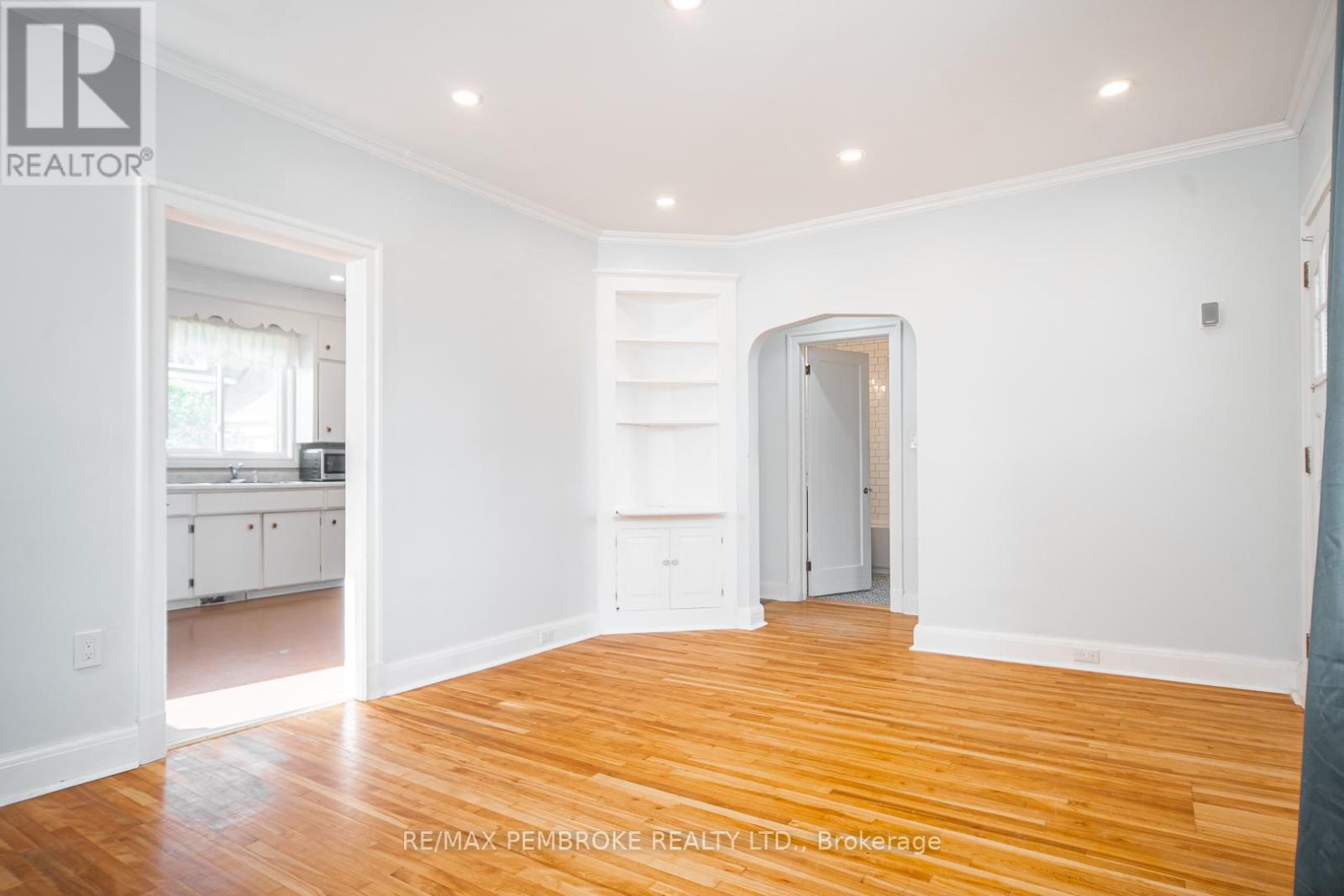 Photo 9 of 382 Mary Street, Pembroke ON