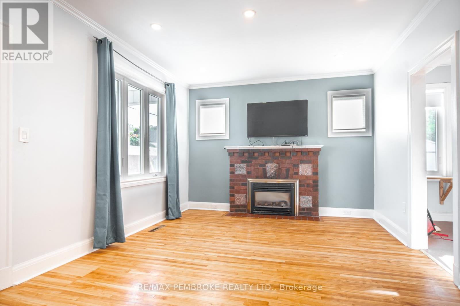 Photo 8 of 382 Mary Street, Pembroke ON