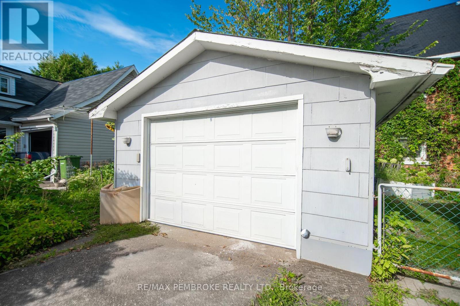 Photo 7 of 382 Mary Street, Pembroke ON