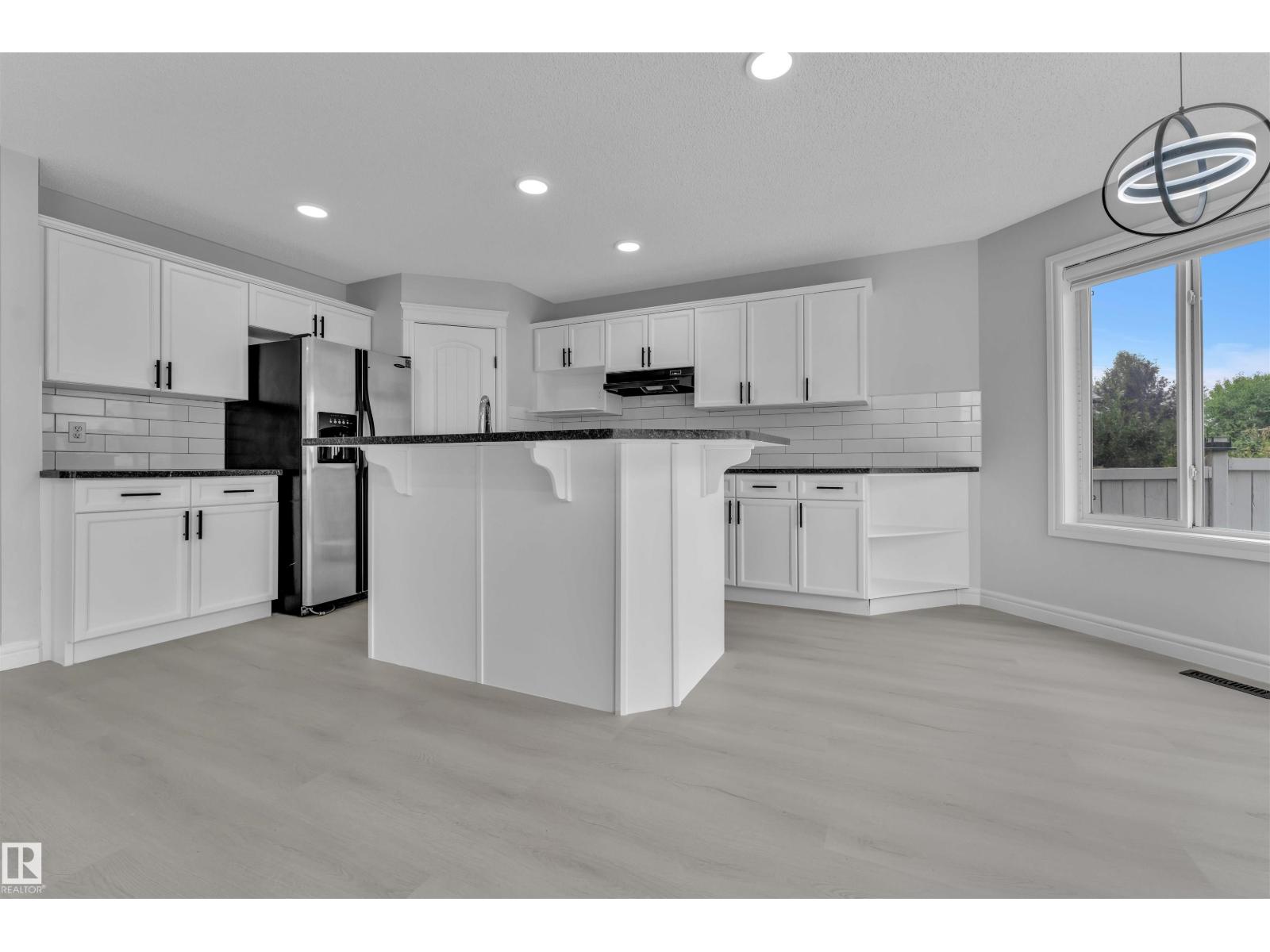 Photo 13 of 4110 157 A Av Nw, Edmonton AB