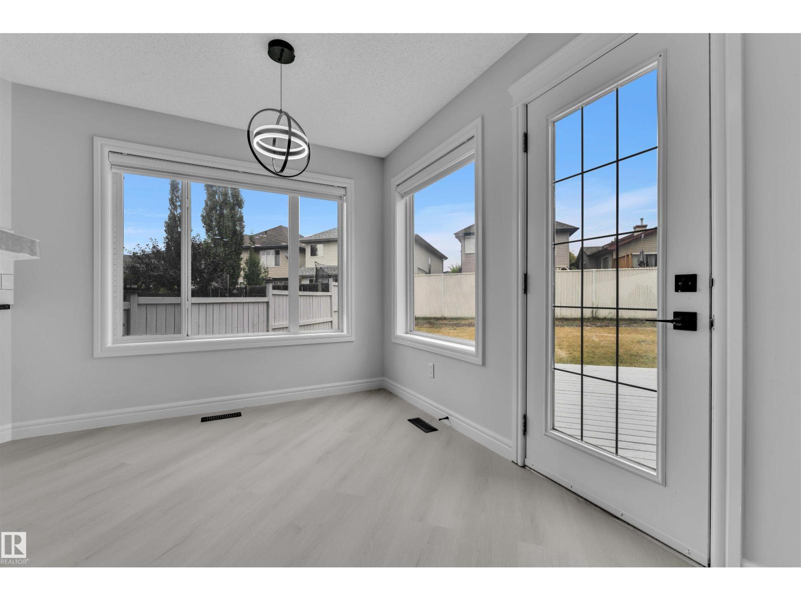 Photo 14 of 4110 157 A Av Nw, Edmonton AB