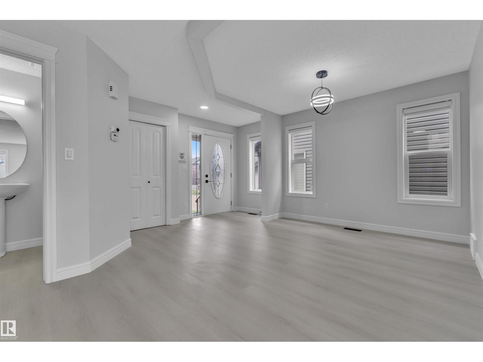 Photo 6 of 4110 157 A Av Nw, Edmonton AB