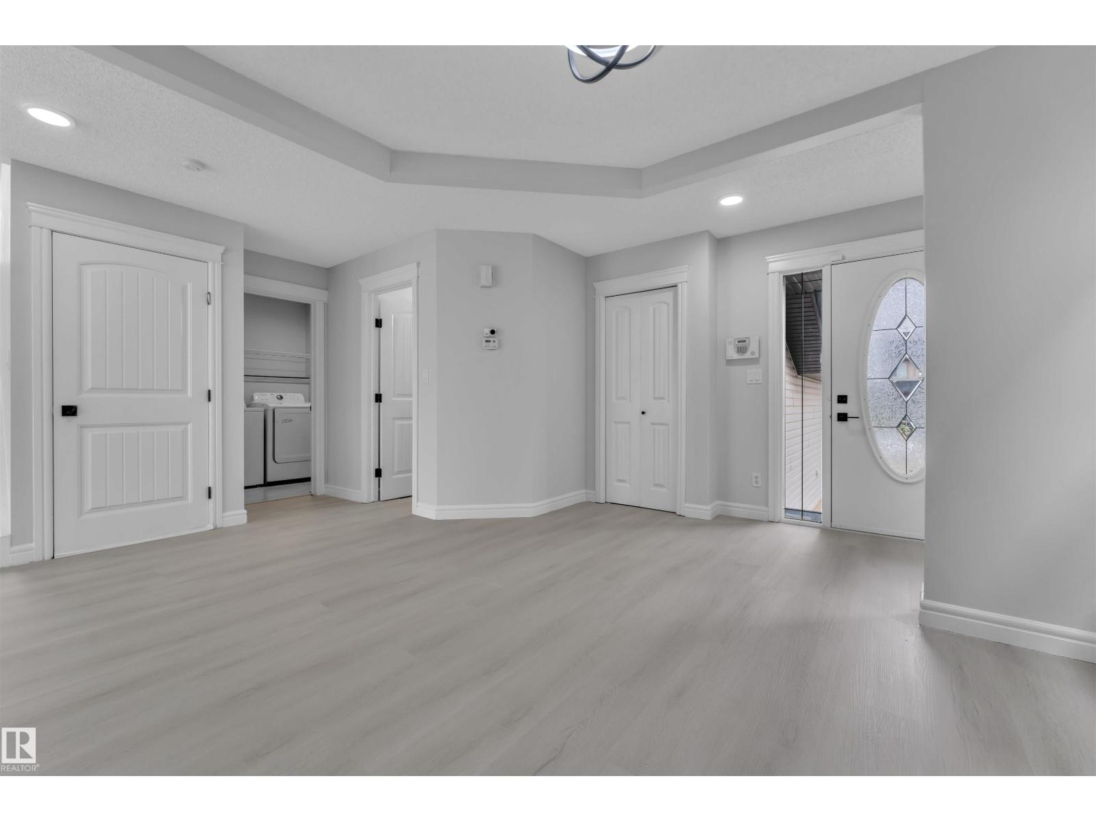 Photo 7 of 4110 157 A Av Nw, Edmonton AB