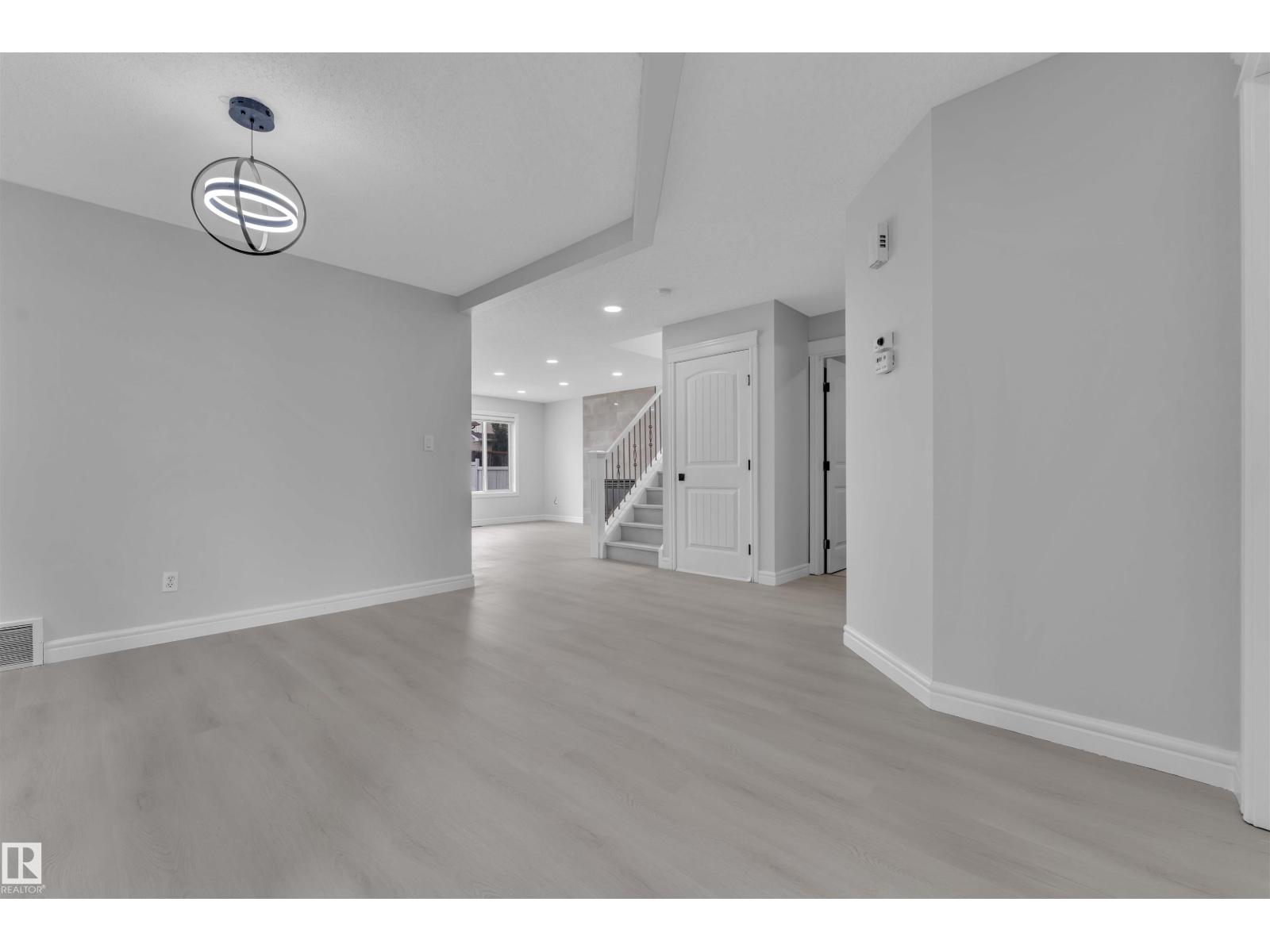 Photo 8 of 4110 157 A Av Nw, Edmonton AB