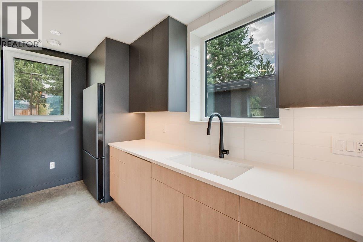 Photo 10 of C 620 Richards Street, Nelson BC
