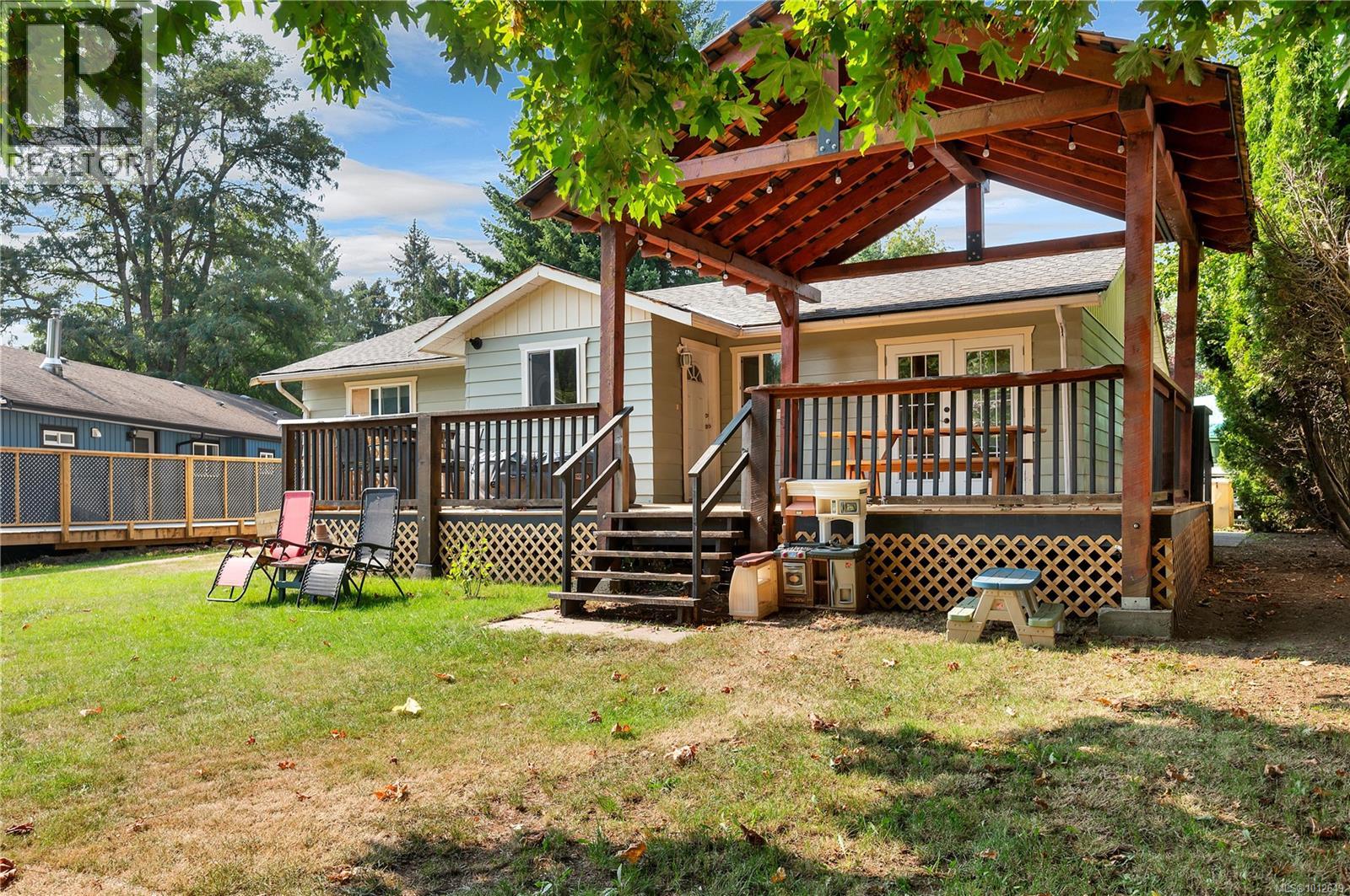 1985 Penfield Rd, Campbell River
