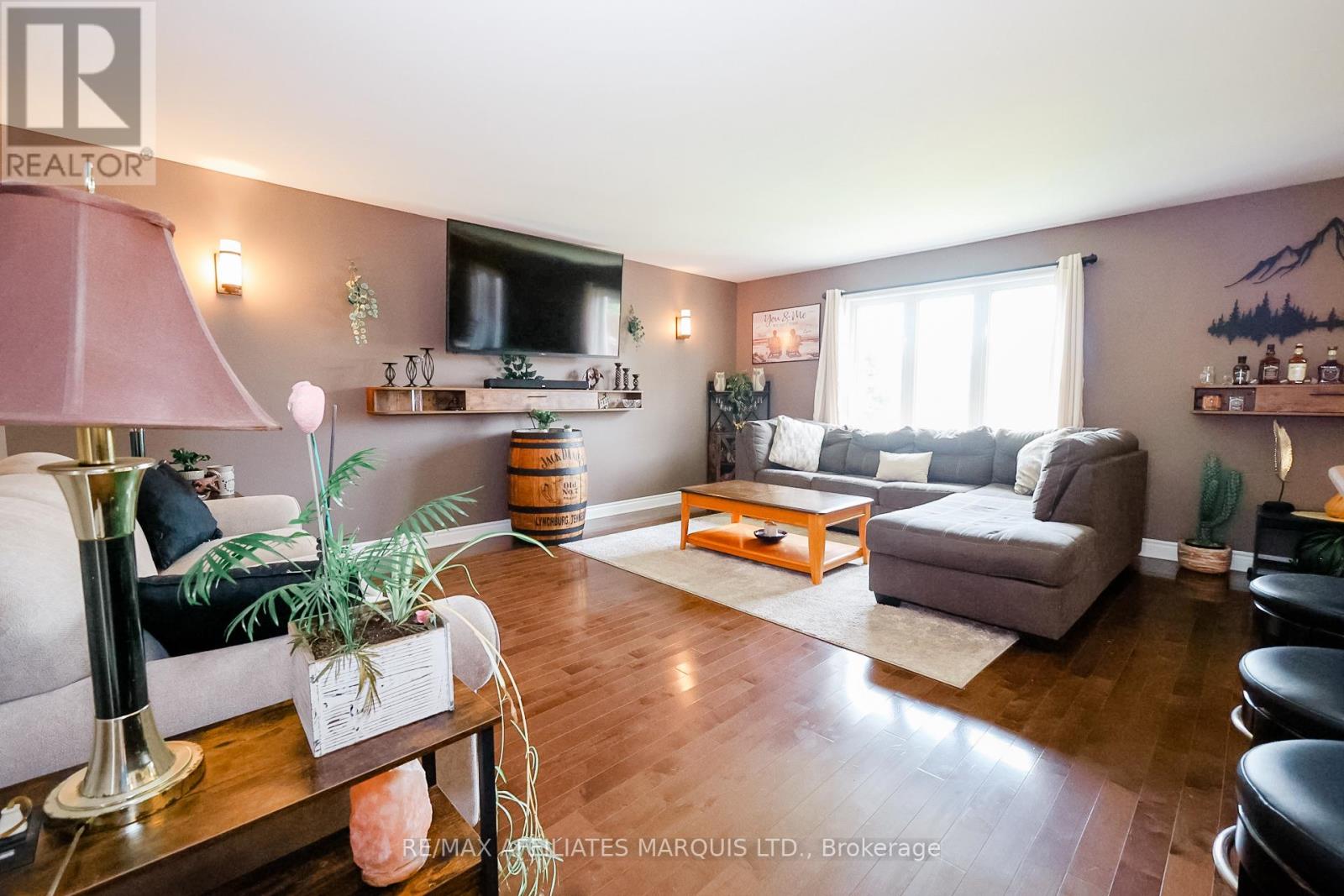 Photo 11 of 133 St George Street E, North Glengarry ON