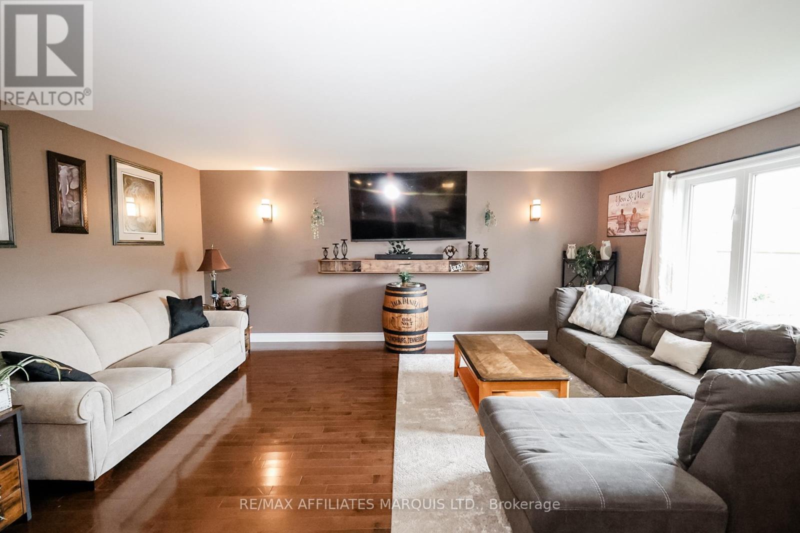 Photo 12 of 133 St George Street E, North Glengarry ON