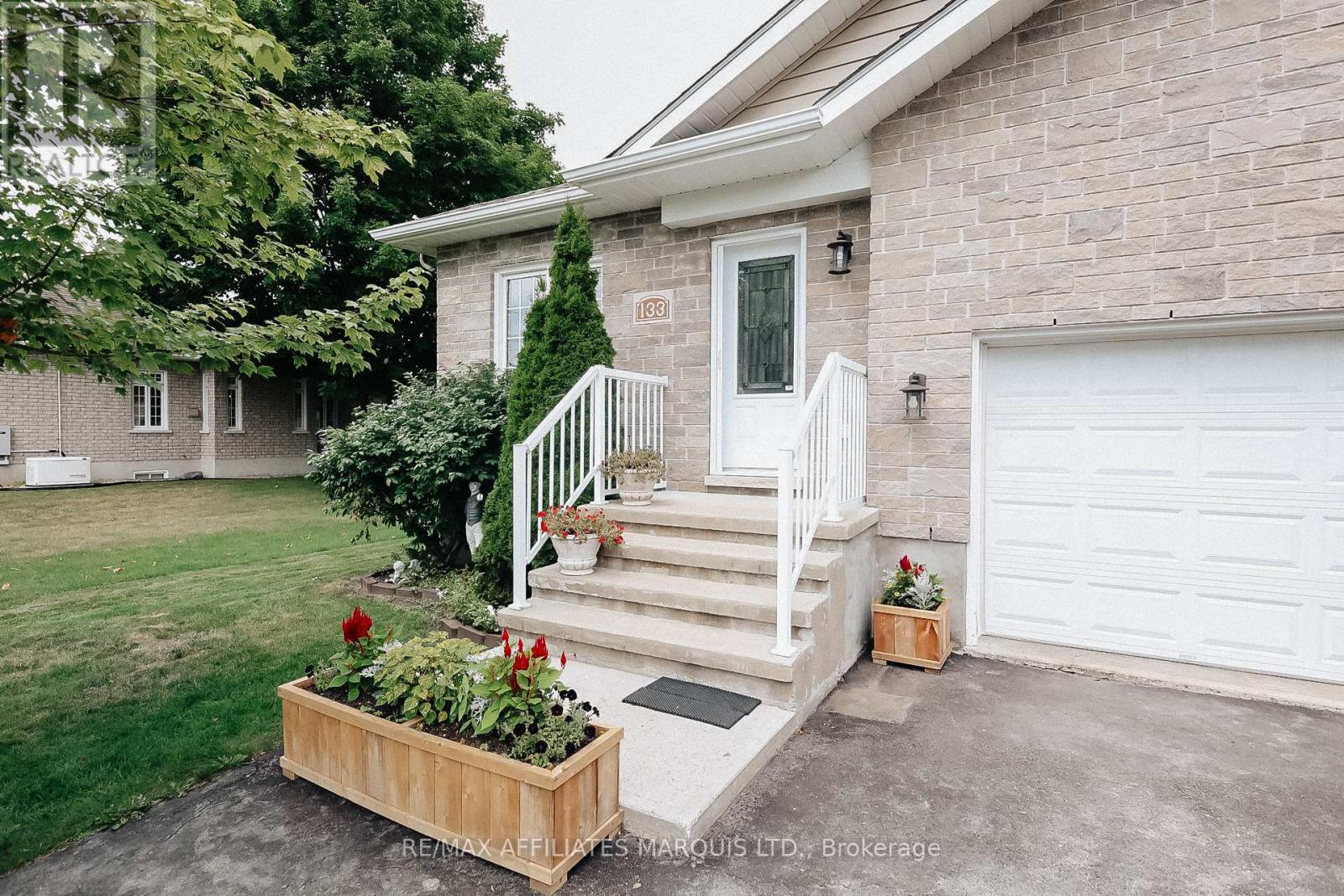 Photo 3 of 133 St George Street E, North Glengarry ON
