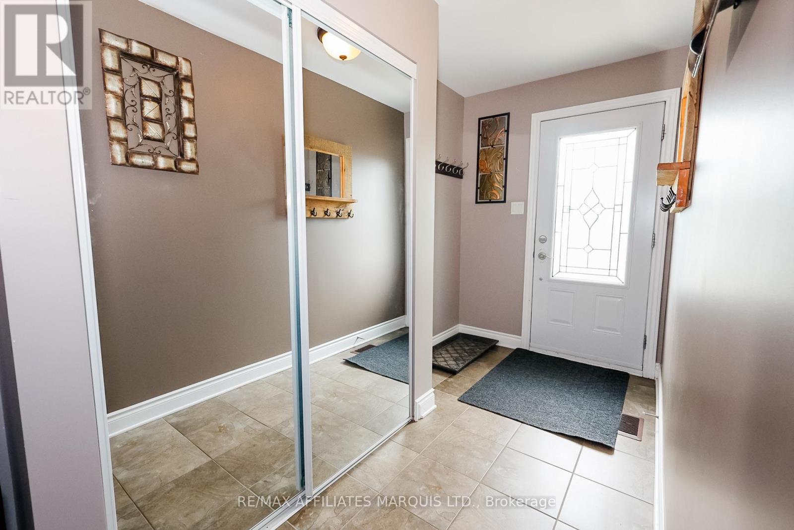 Photo 4 of 133 St George Street E, North Glengarry ON
