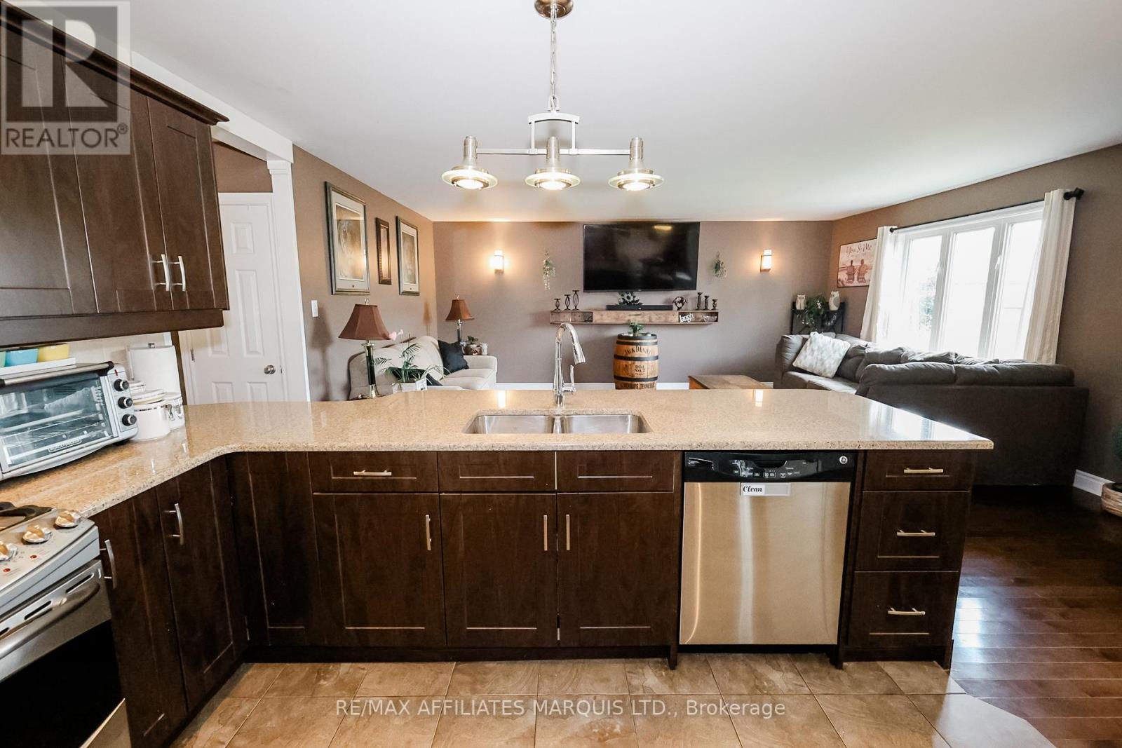 Photo 7 of 133 St George Street E, North Glengarry ON