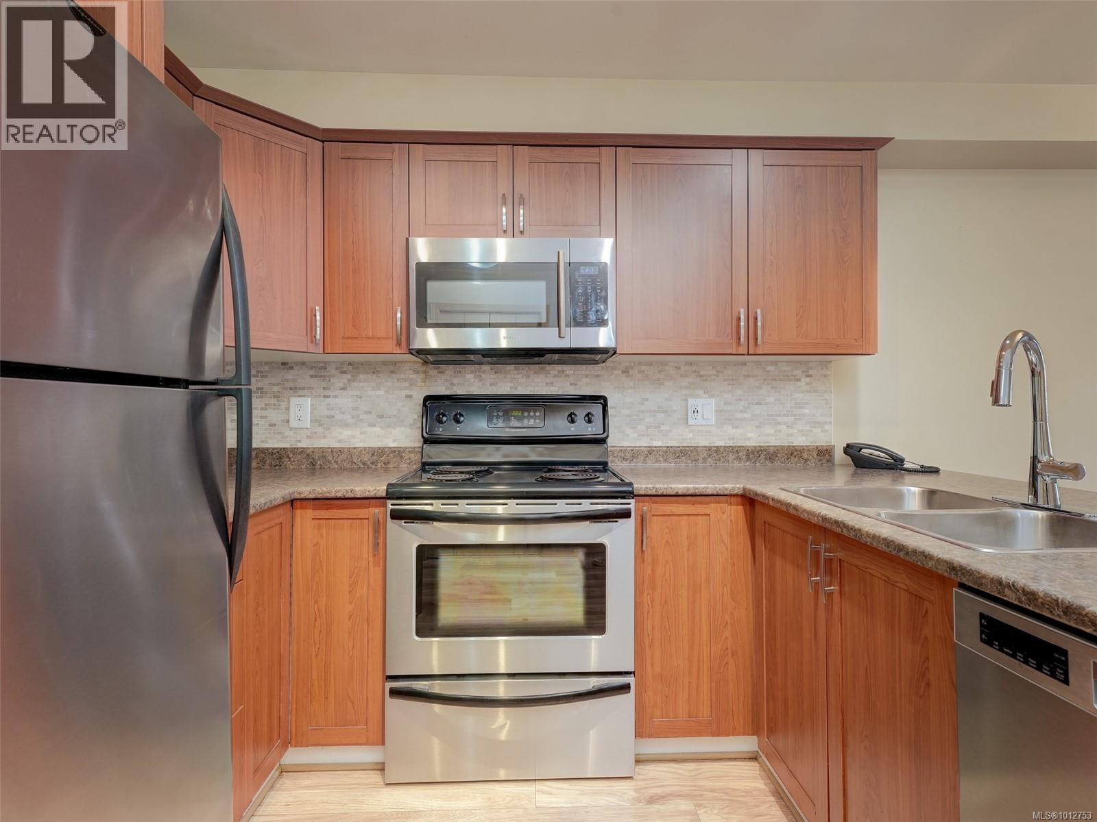 Photo 10 of 306 663 Goldstream Ave, Langford BC