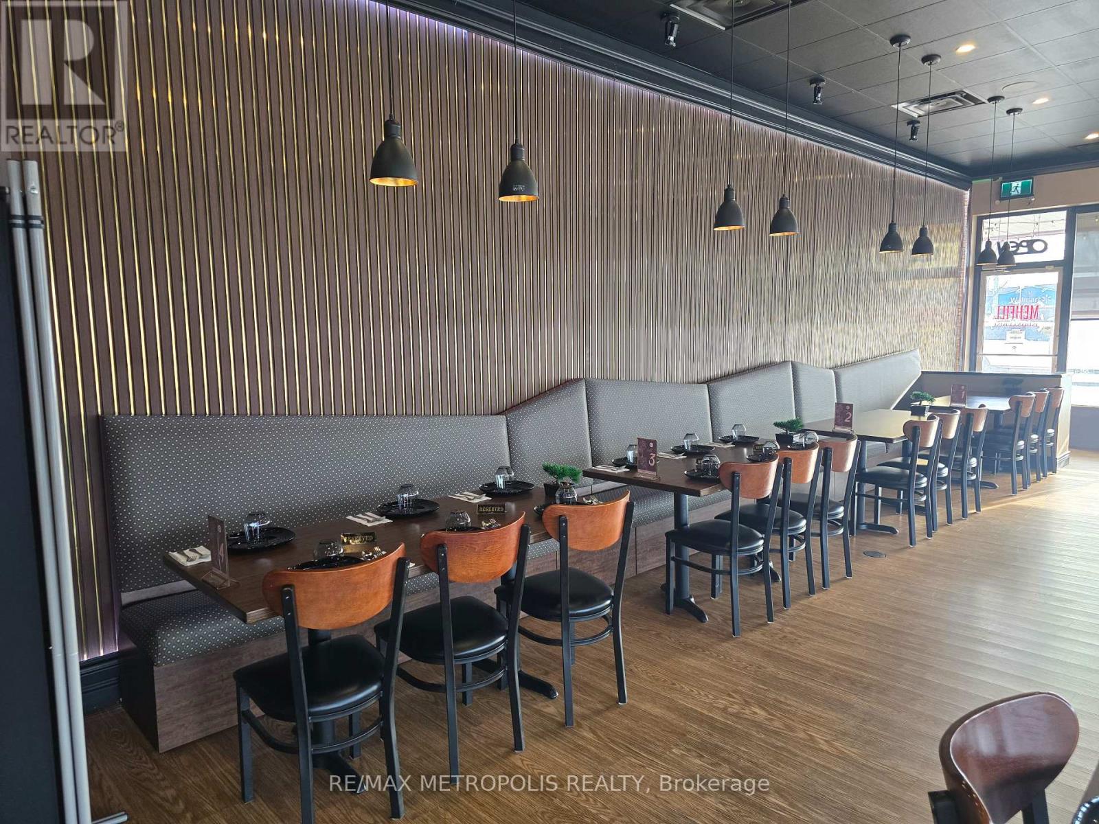 Photo 15 of 1 18025 Yonge Street, Newmarket ON