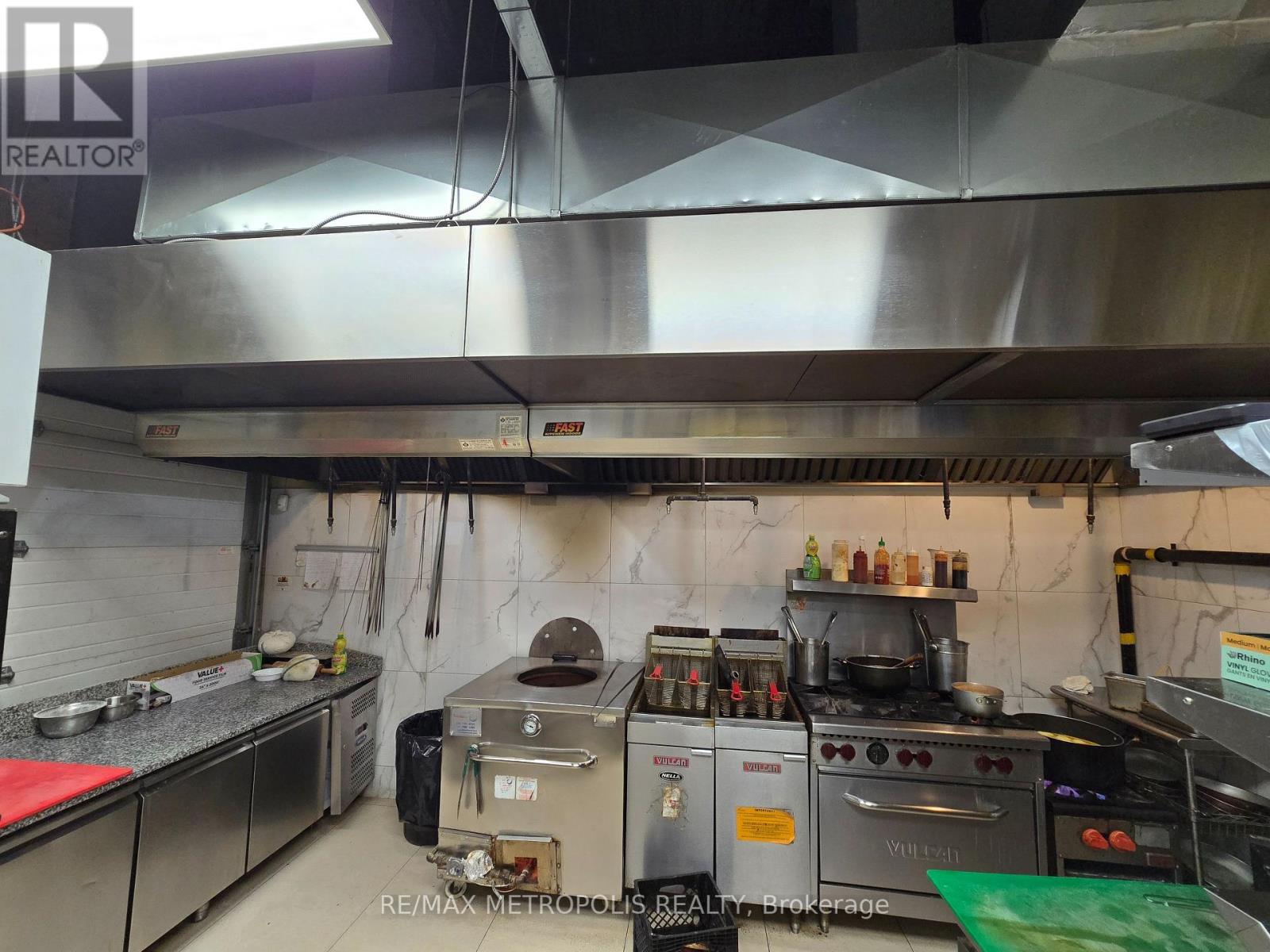 Photo 24 of 1 18025 Yonge Street, Newmarket ON