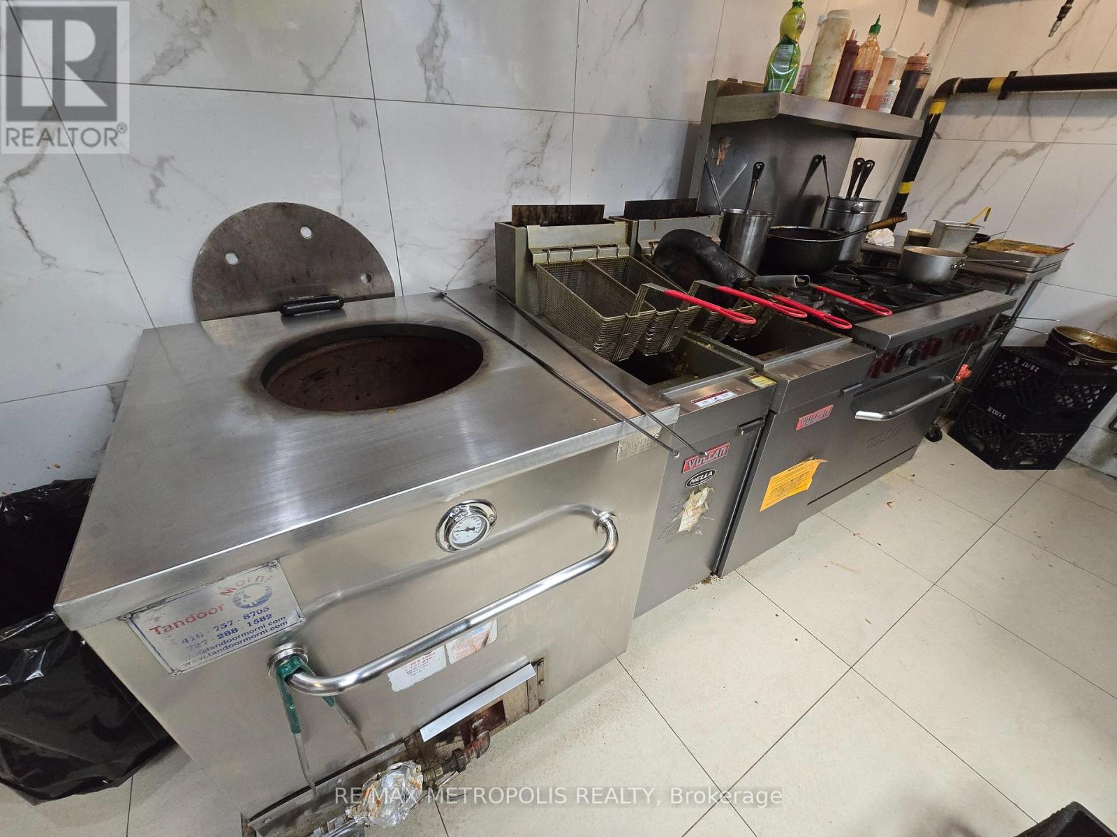 Photo 26 of 1 18025 Yonge Street, Newmarket ON