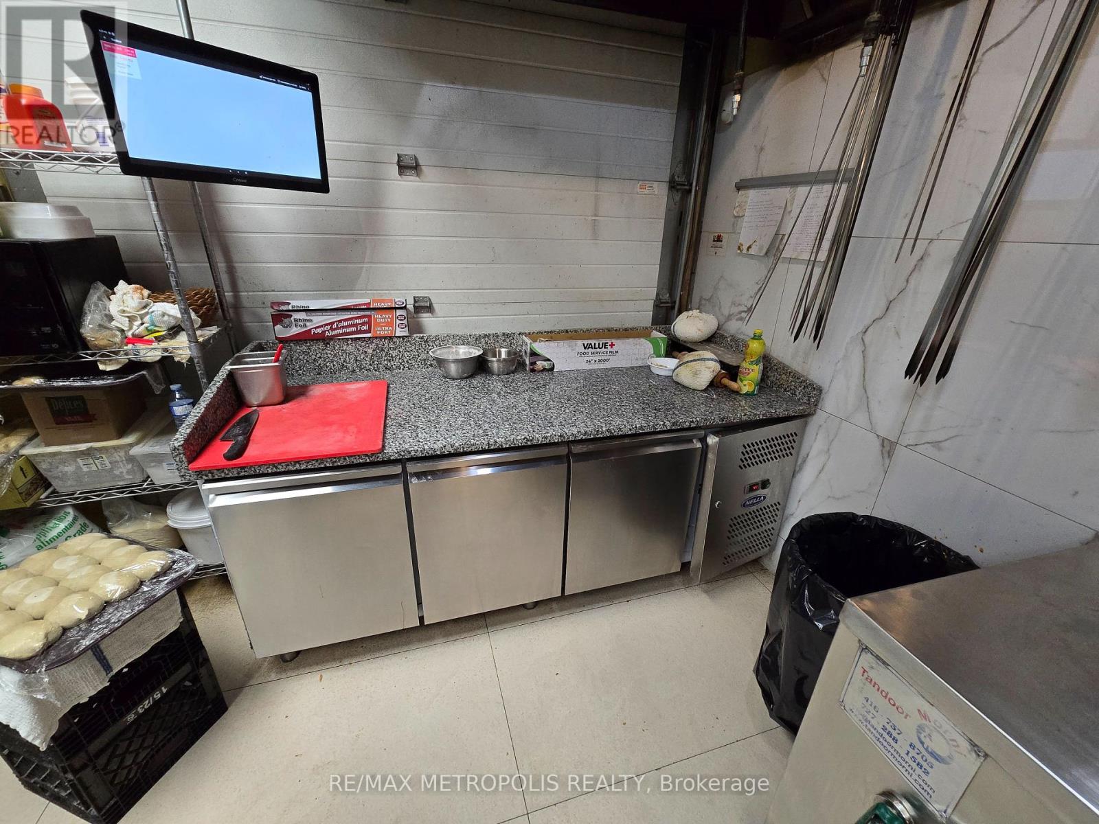 Photo 27 of 1 18025 Yonge Street, Newmarket ON