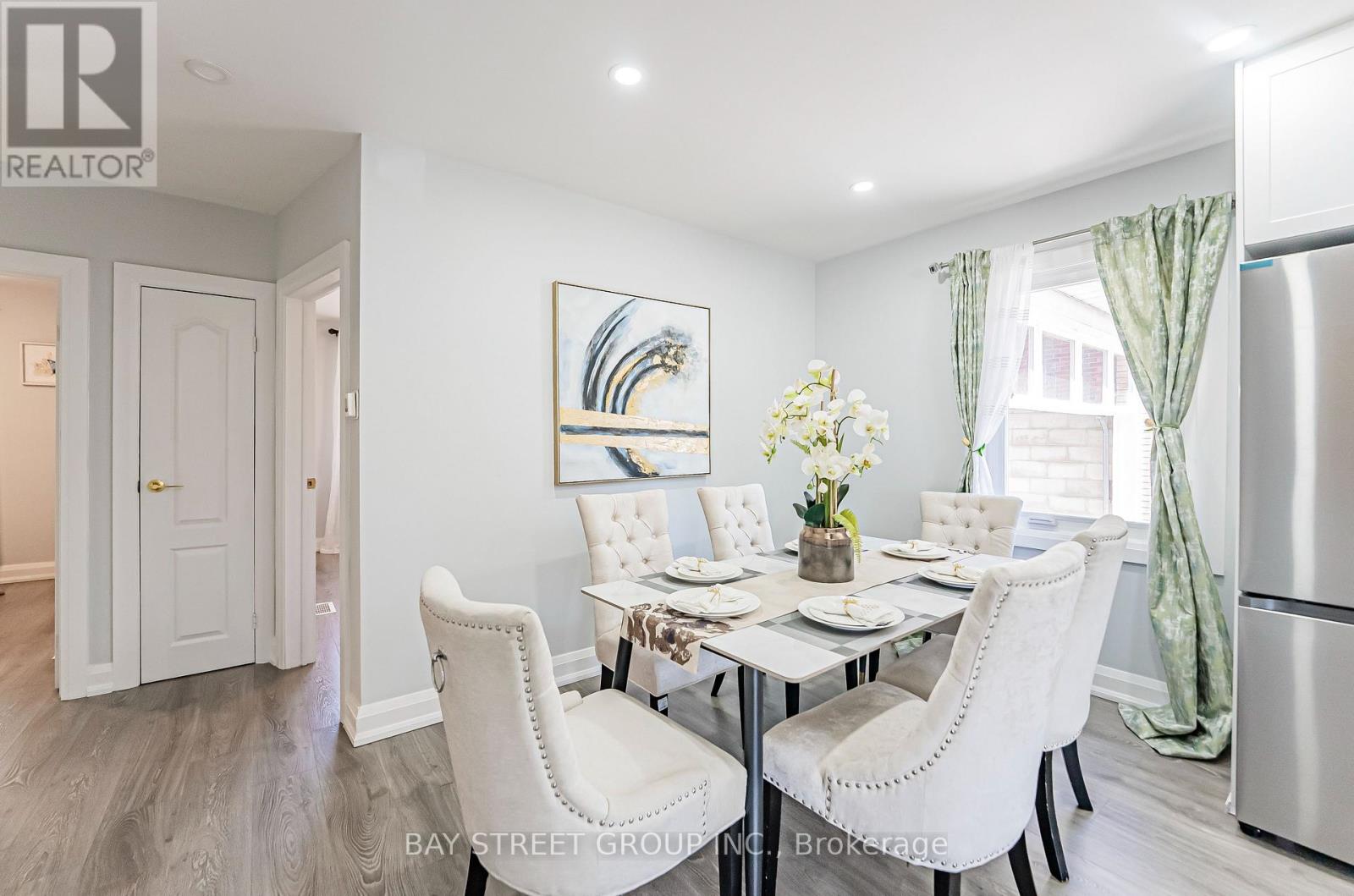 Photo 13 of 51 Rockport Crescent, Richmond Hill ON