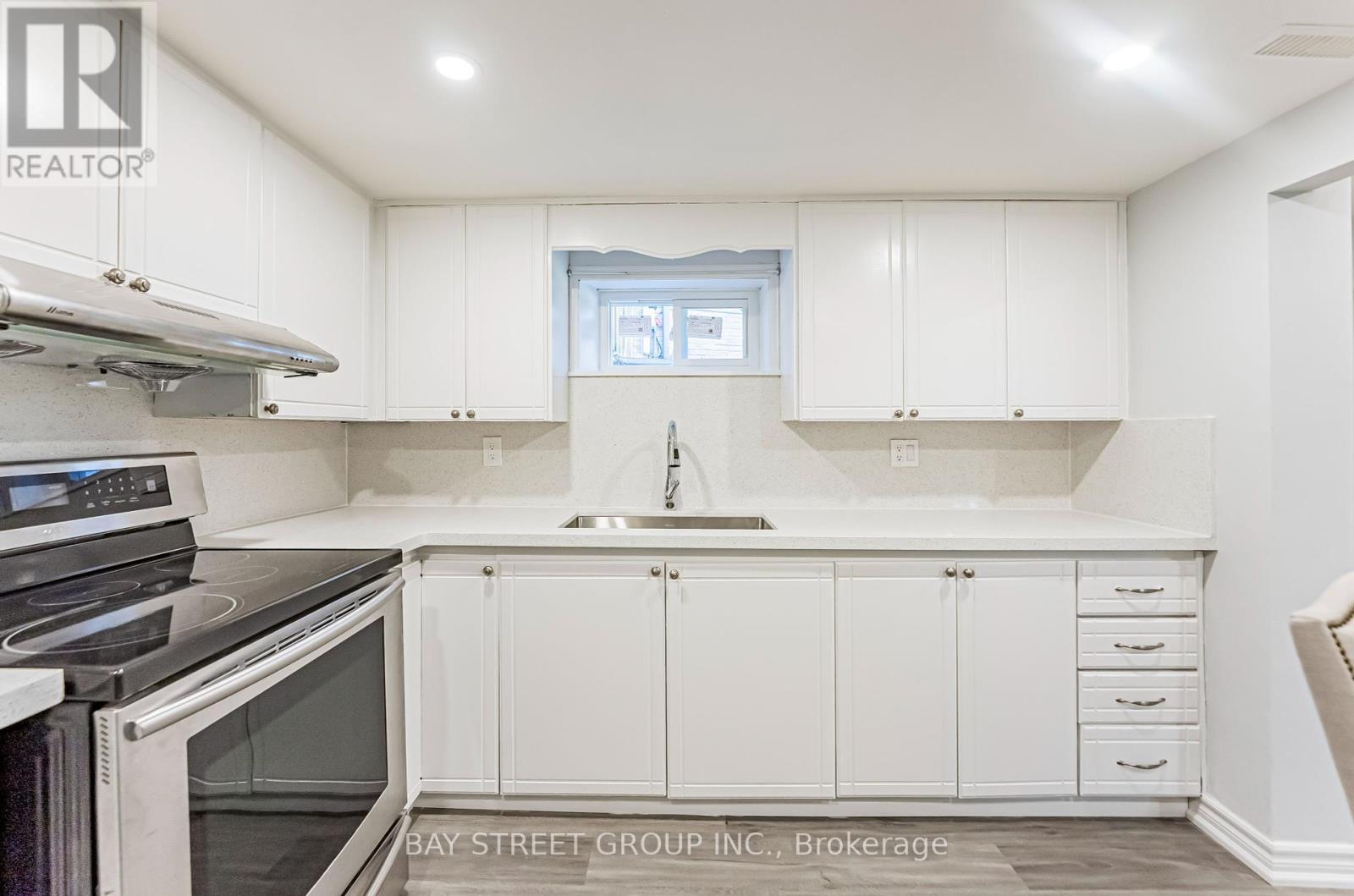 Photo 24 of 51 Rockport Crescent, Richmond Hill ON