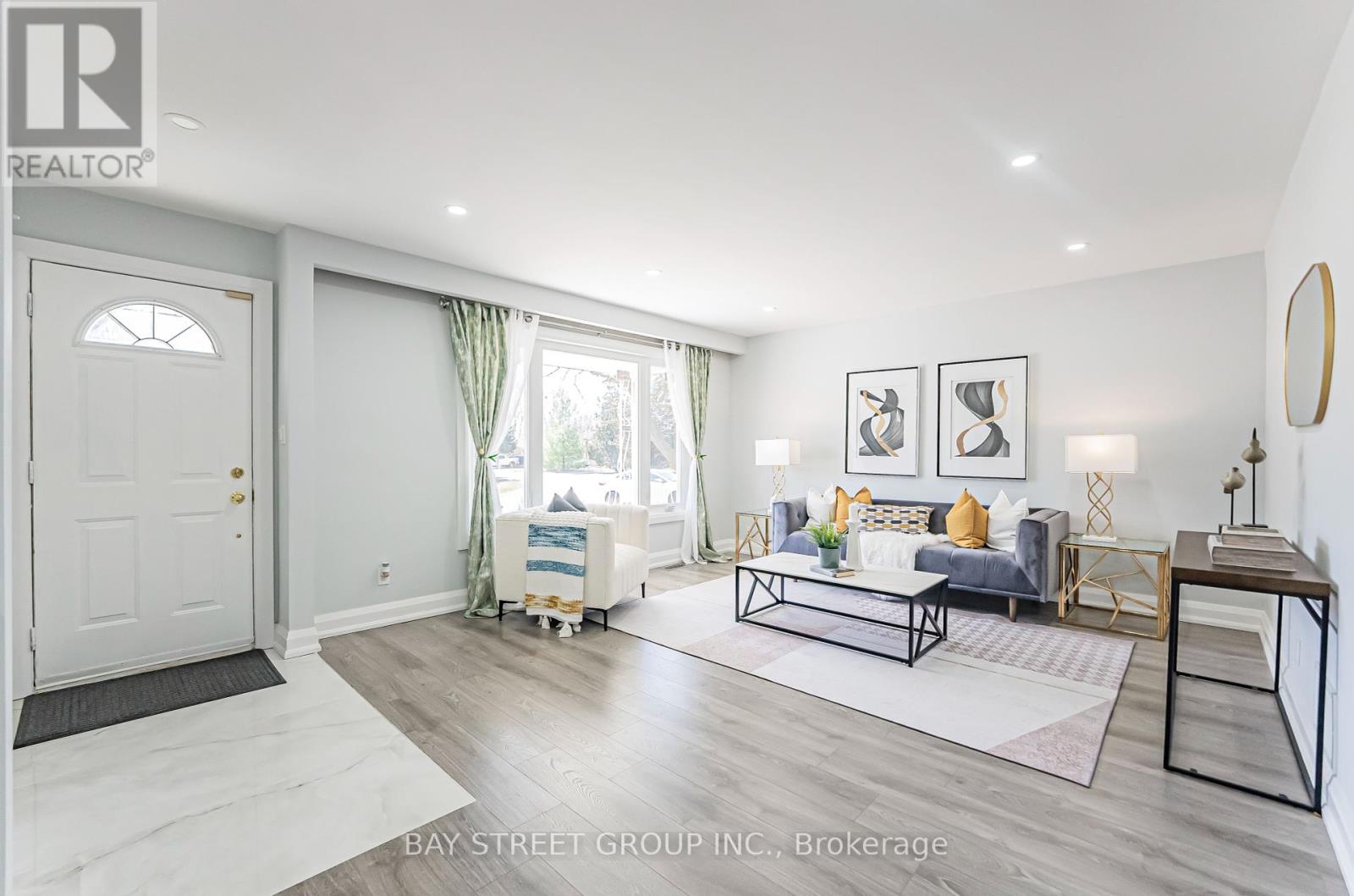 Photo 3 of 51 Rockport Crescent, Richmond Hill ON