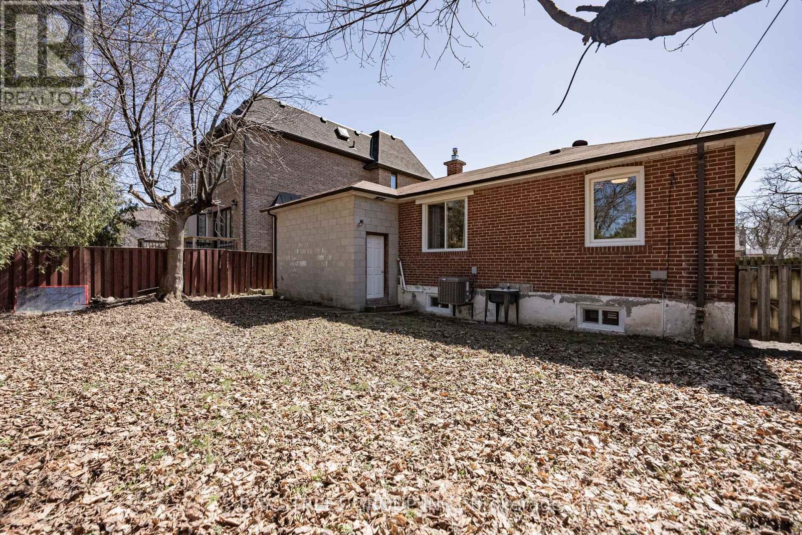 Photo 31 of 51 Rockport Crescent, Richmond Hill ON