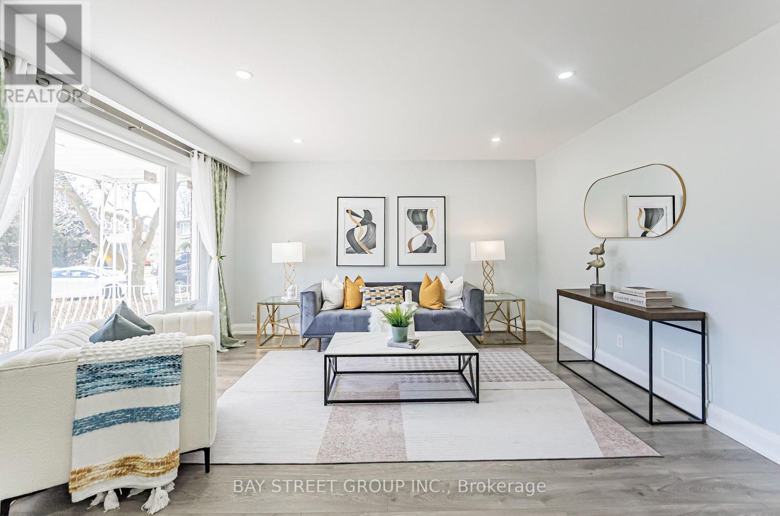 Photo 5 of 51 Rockport Crescent, Richmond Hill ON