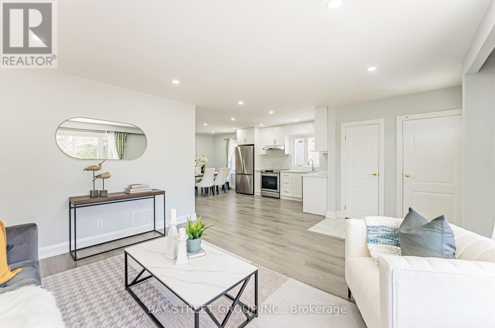 Photo 6 of 51 Rockport Crescent, Richmond Hill ON