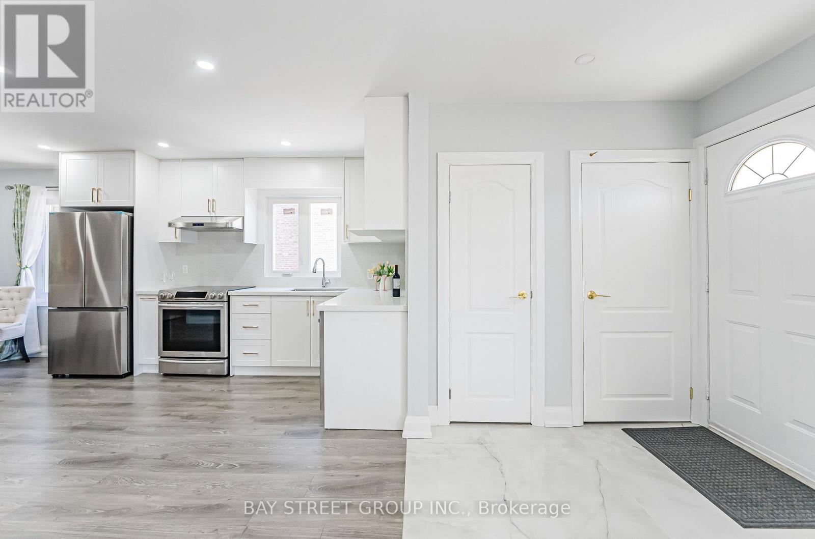 Photo 7 of 51 Rockport Crescent, Richmond Hill ON
