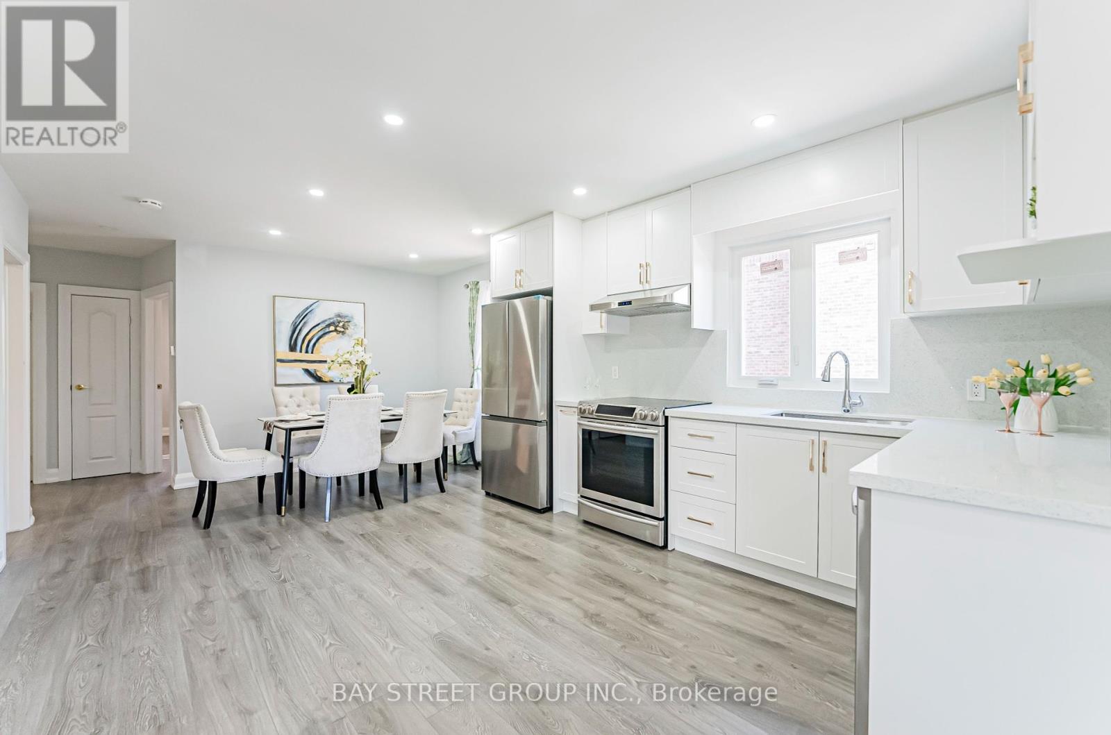 Photo 8 of 51 Rockport Crescent, Richmond Hill ON