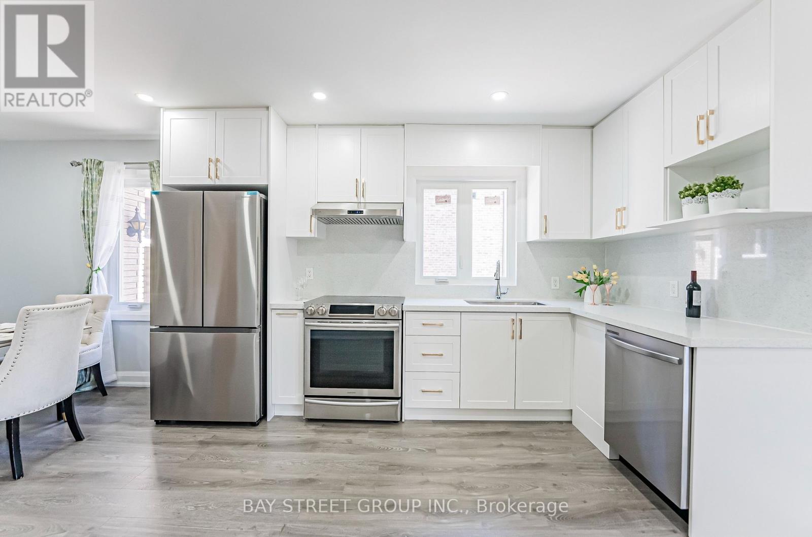 Photo 9 of 51 Rockport Crescent, Richmond Hill ON