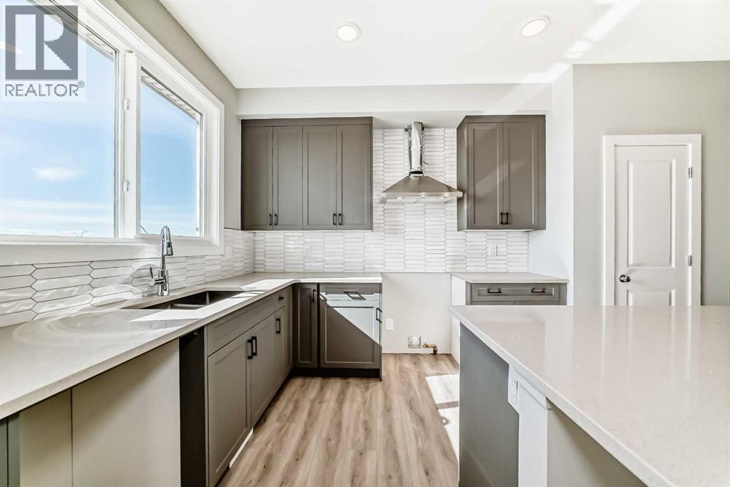 Photo 5 of 8 Starling Place Nw, Calgary AB