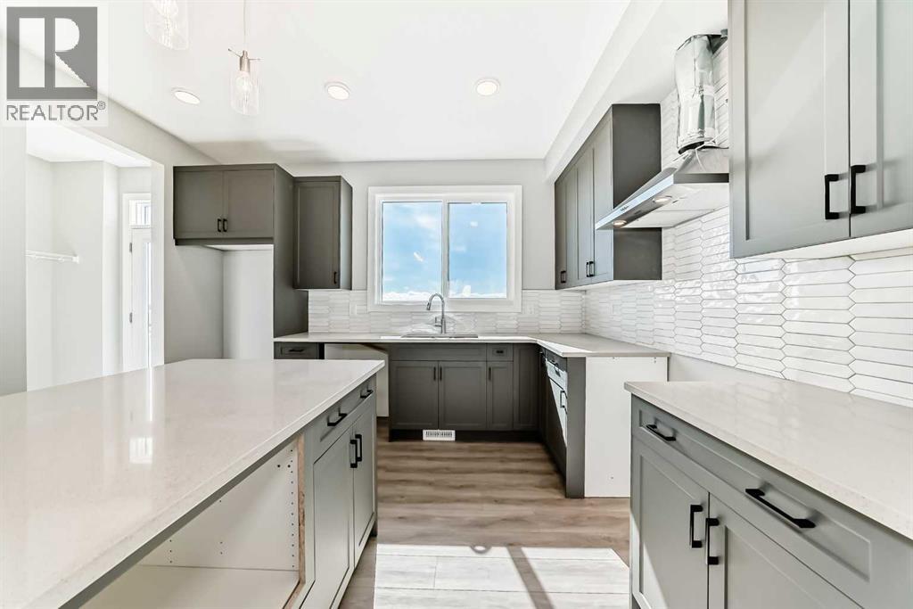 Photo 7 of 8 Starling Place Nw, Calgary AB