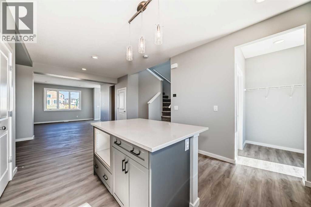Photo 9 of 8 Starling Place Nw, Calgary AB