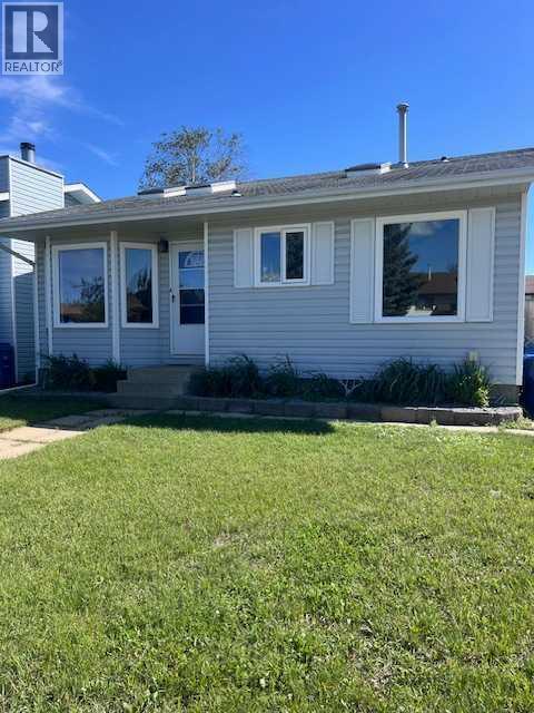 Photo 1 of 98 Westview Crescent, Blackfalds AB