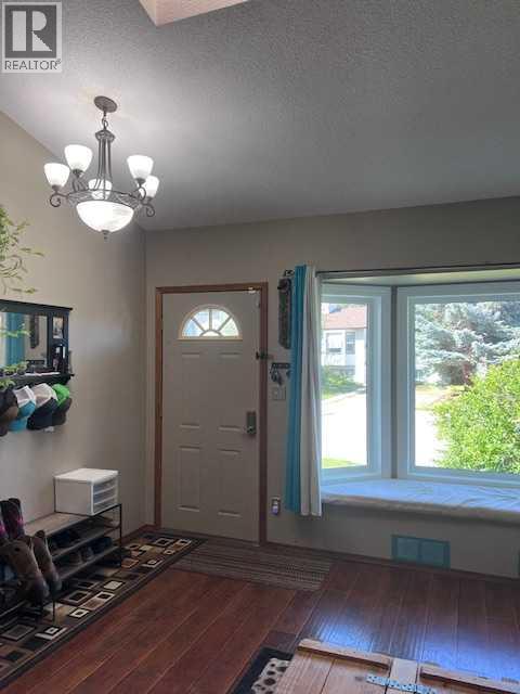Photo 2 of 98 Westview Crescent, Blackfalds AB