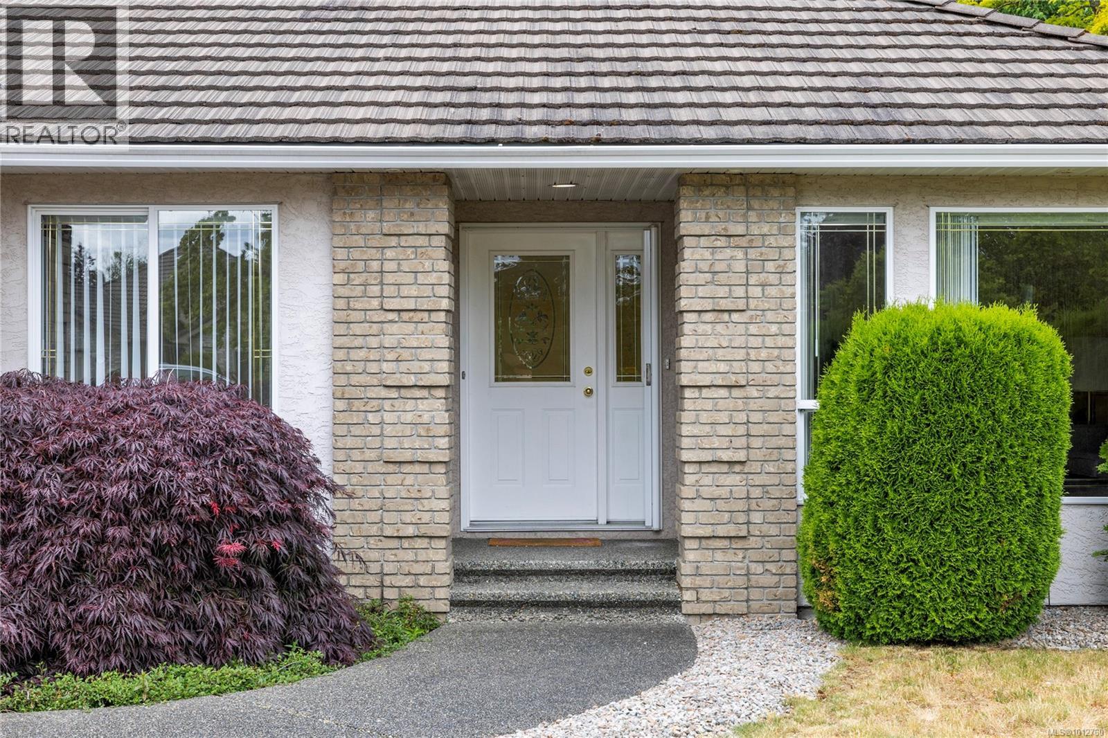 Photo 2 of 784 Chartwest Crt, Qualicum Beach BC