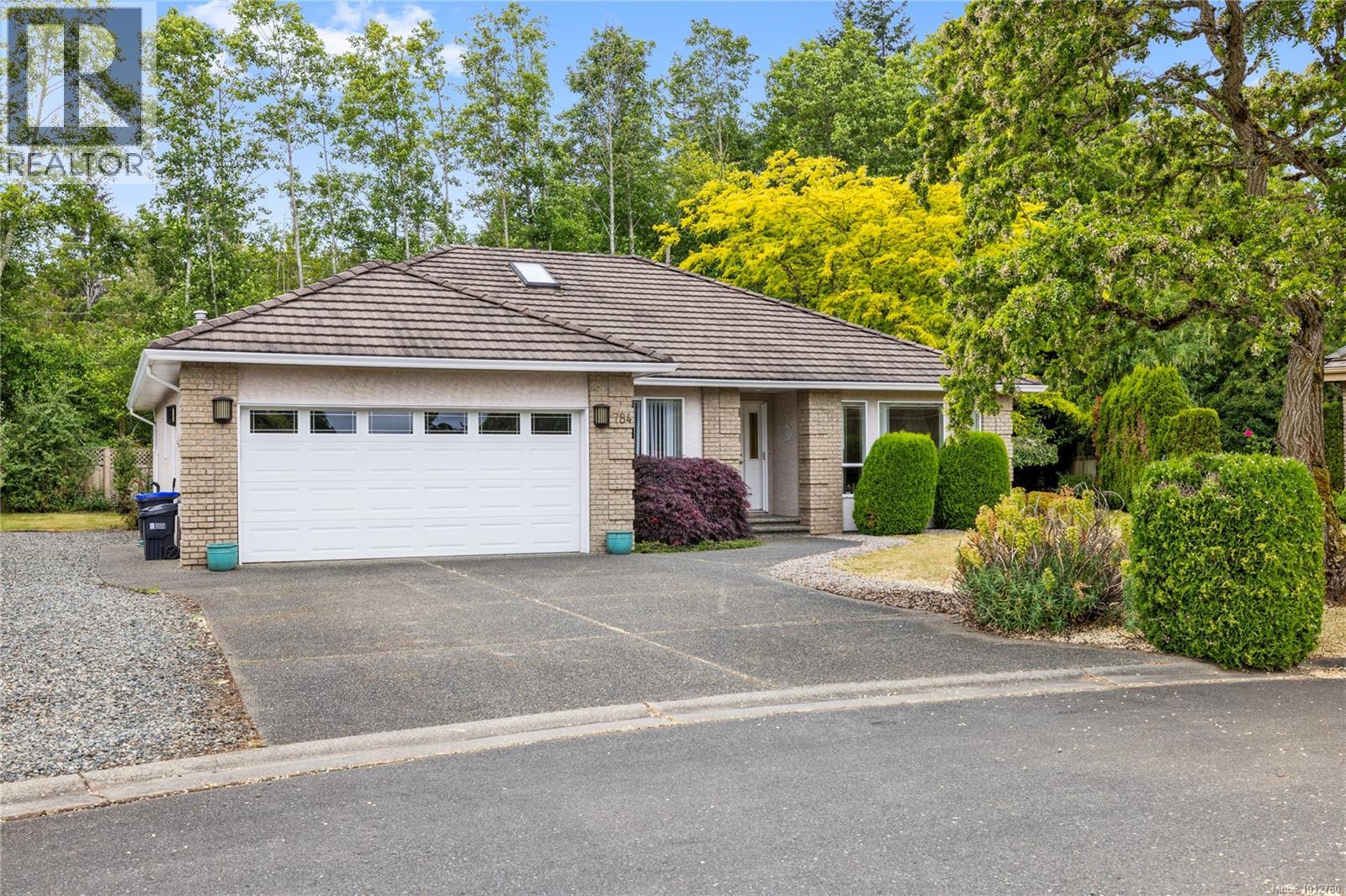 Photo 1 of 784 Chartwest Crt, Qualicum Beach BC