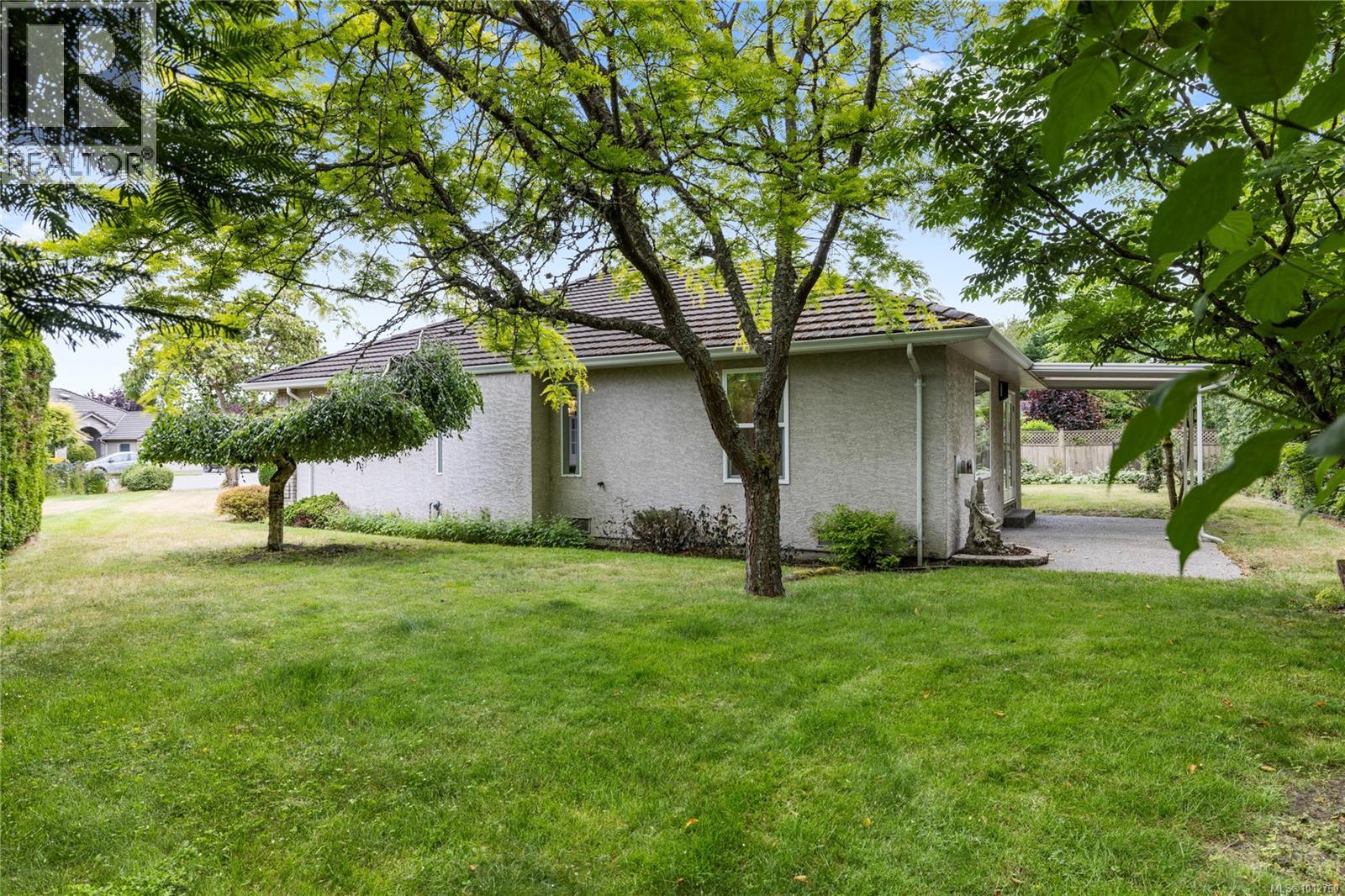 Photo 10 of 784 Chartwest Crt, Qualicum Beach BC